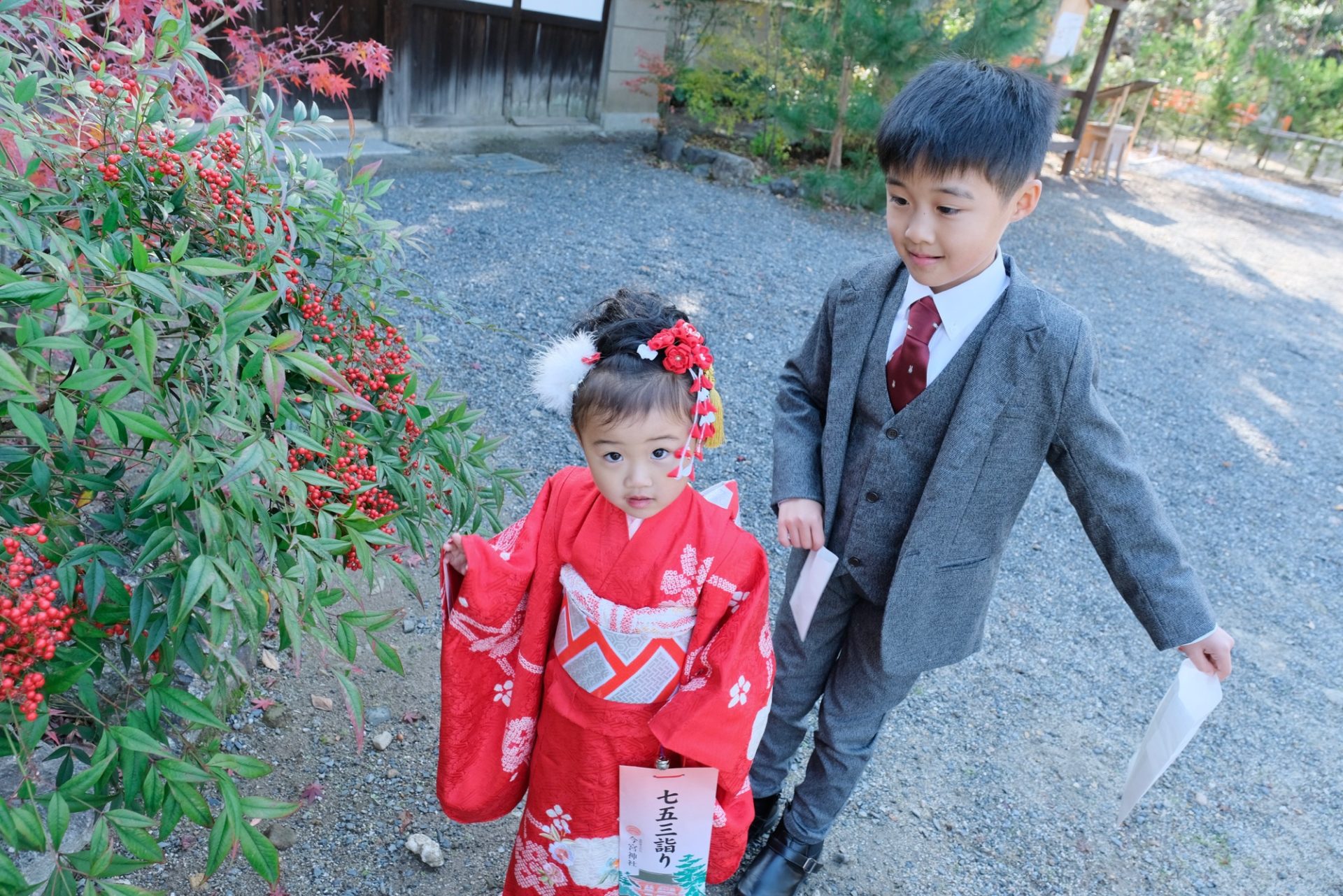 京都今宮神社で七五三の女の子の着物の写真