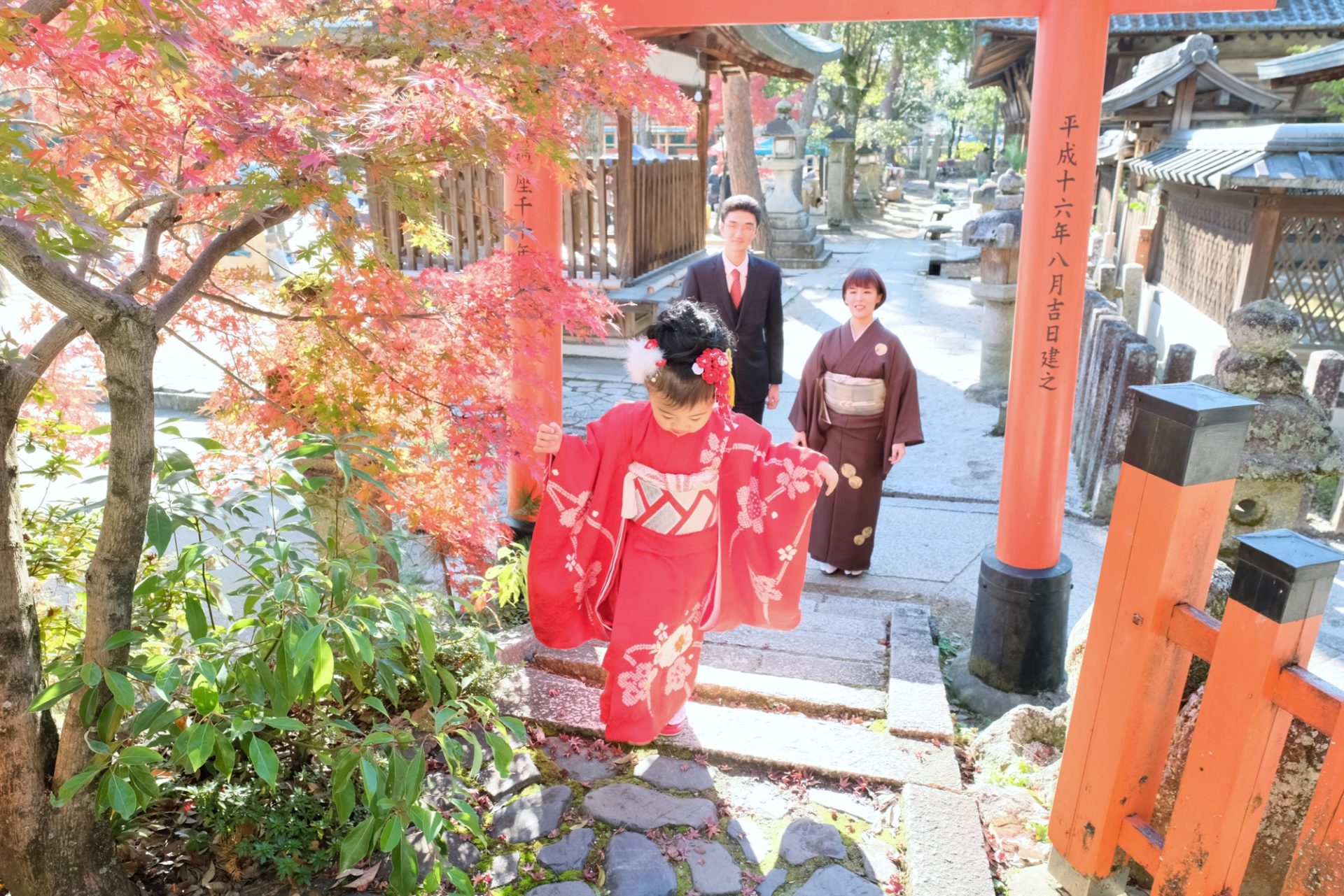 京都今宮神社で七五三の女の子の着物の写真