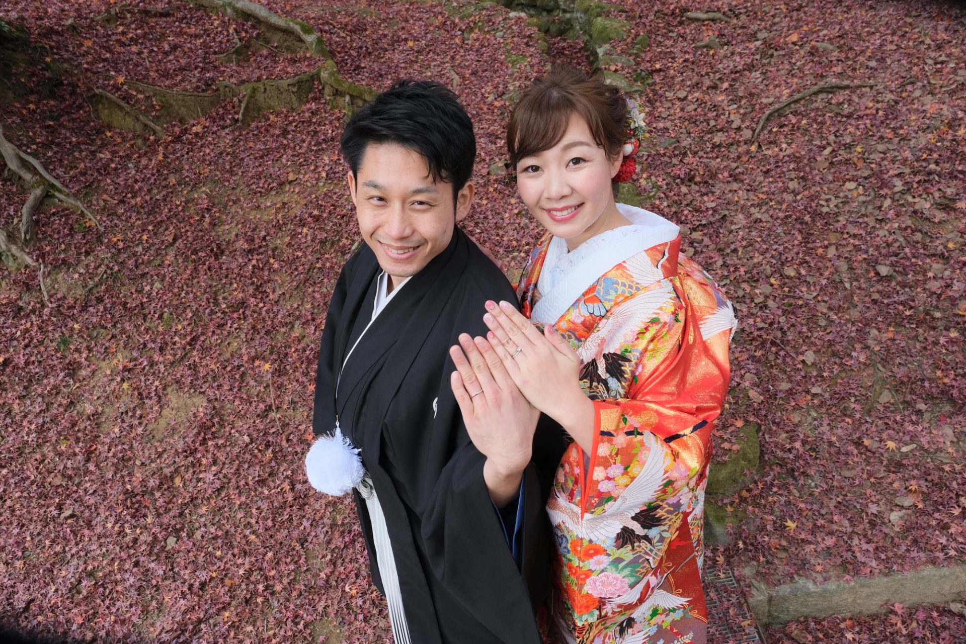 奈良の紅葉で結婚式の和装前撮り写真