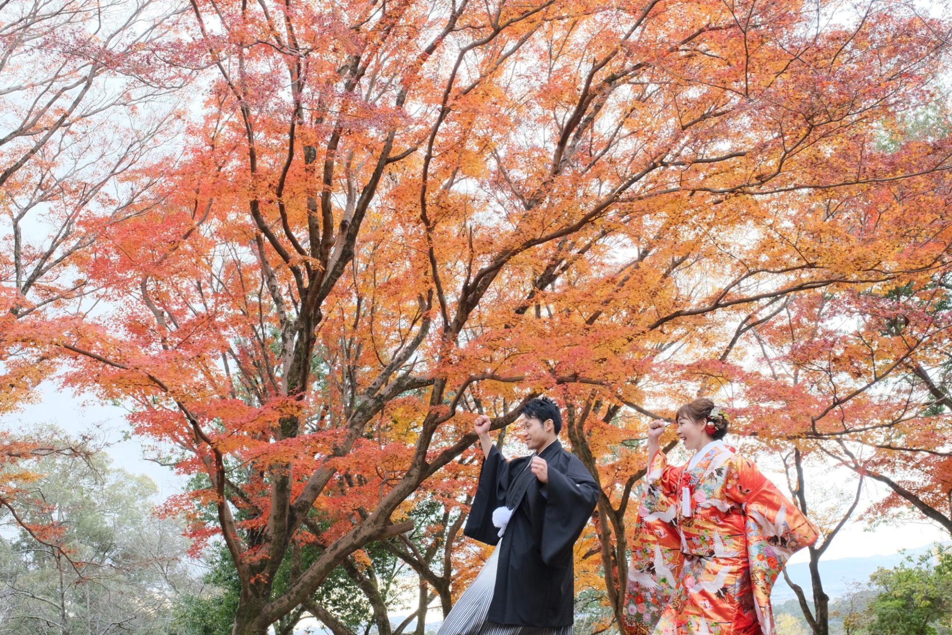 奈良の紅葉で結婚式の和装前撮り写真