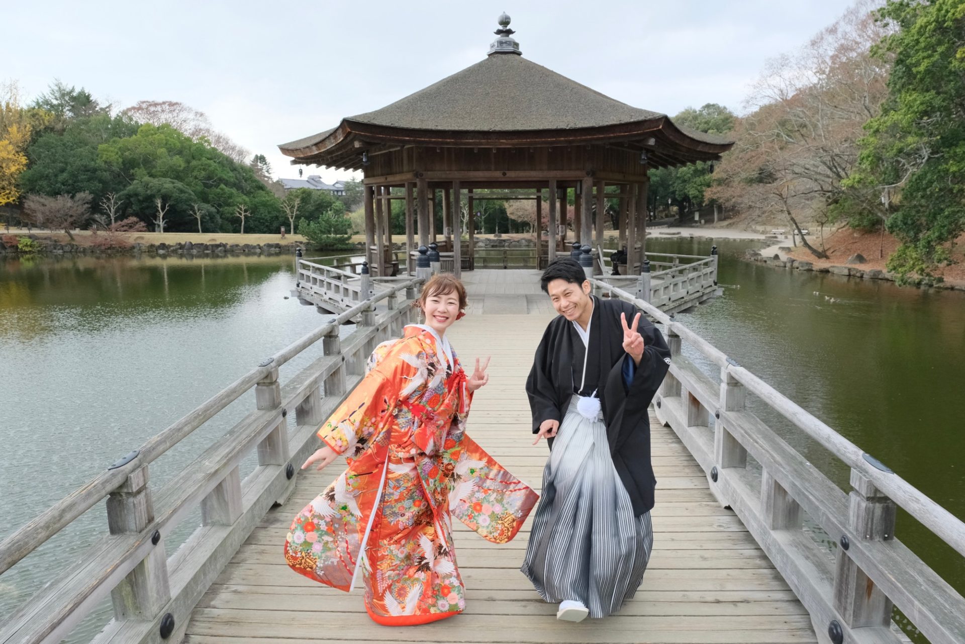 奈良の紅葉で結婚式の和装前撮り写真