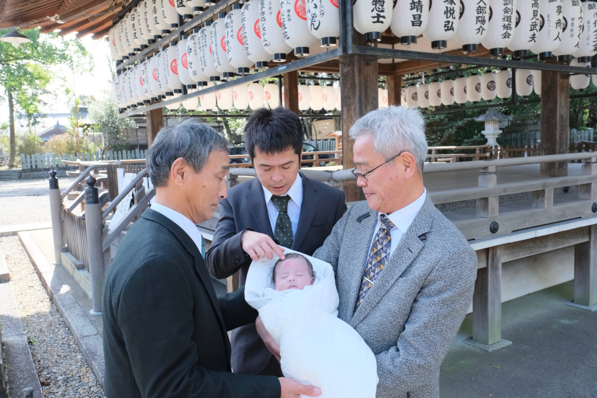 向日神社でのお宮参り写真