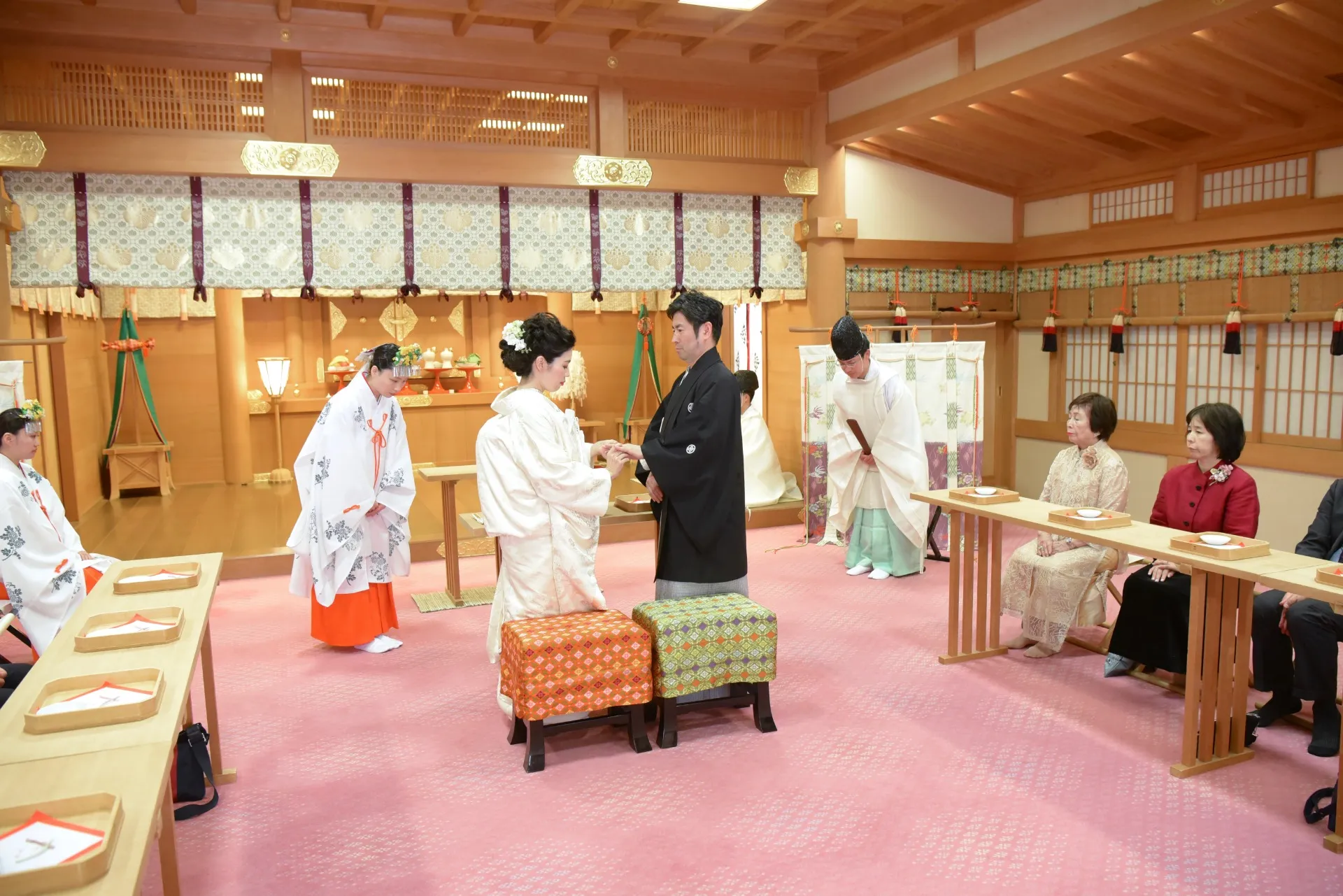 大神神社で叶える神前結婚式の魅力