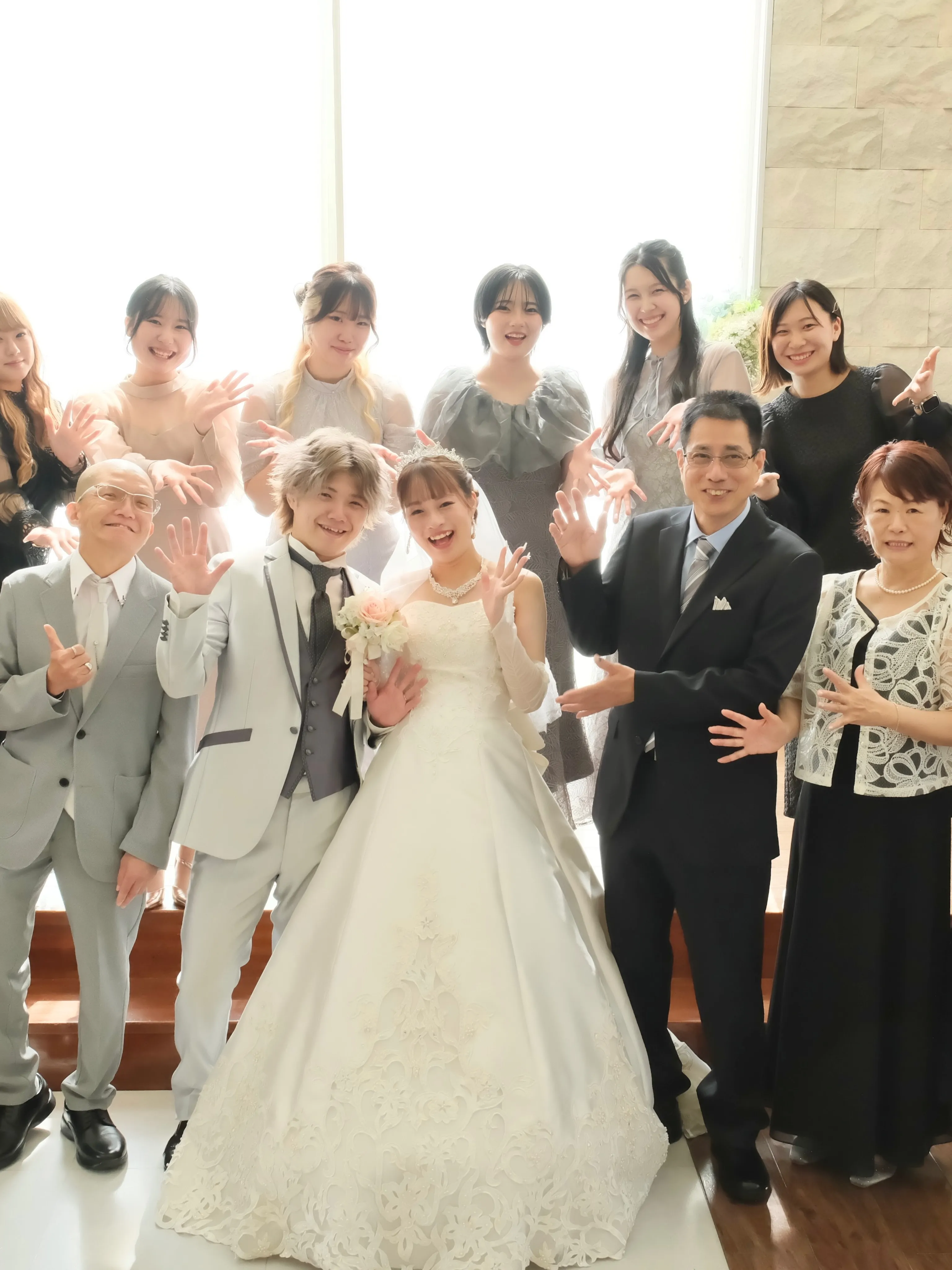 チャペルで撮影する結婚式のようなフォトウエディング