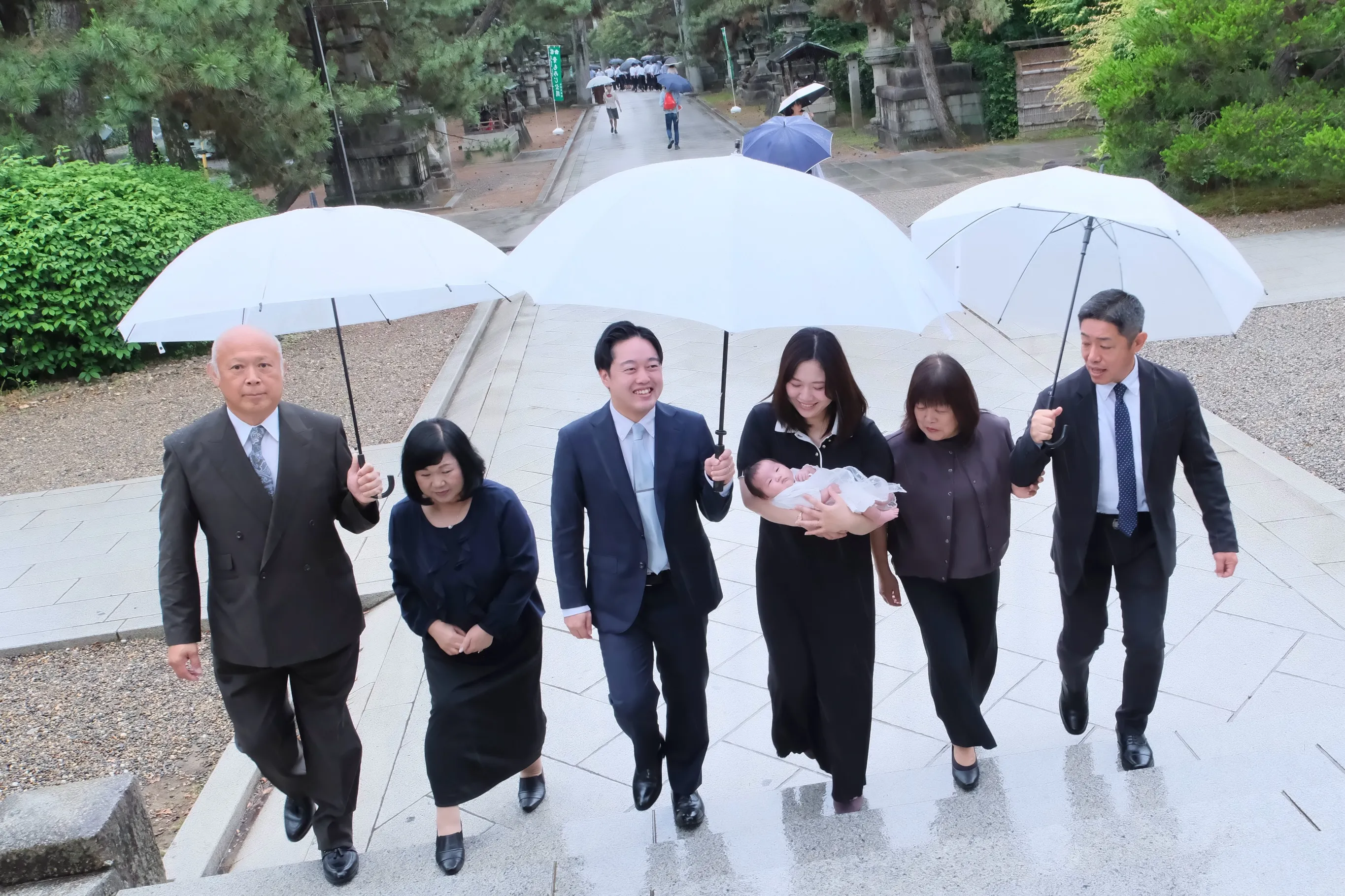 北野天満宮の雨のお宮参りは家族の絆