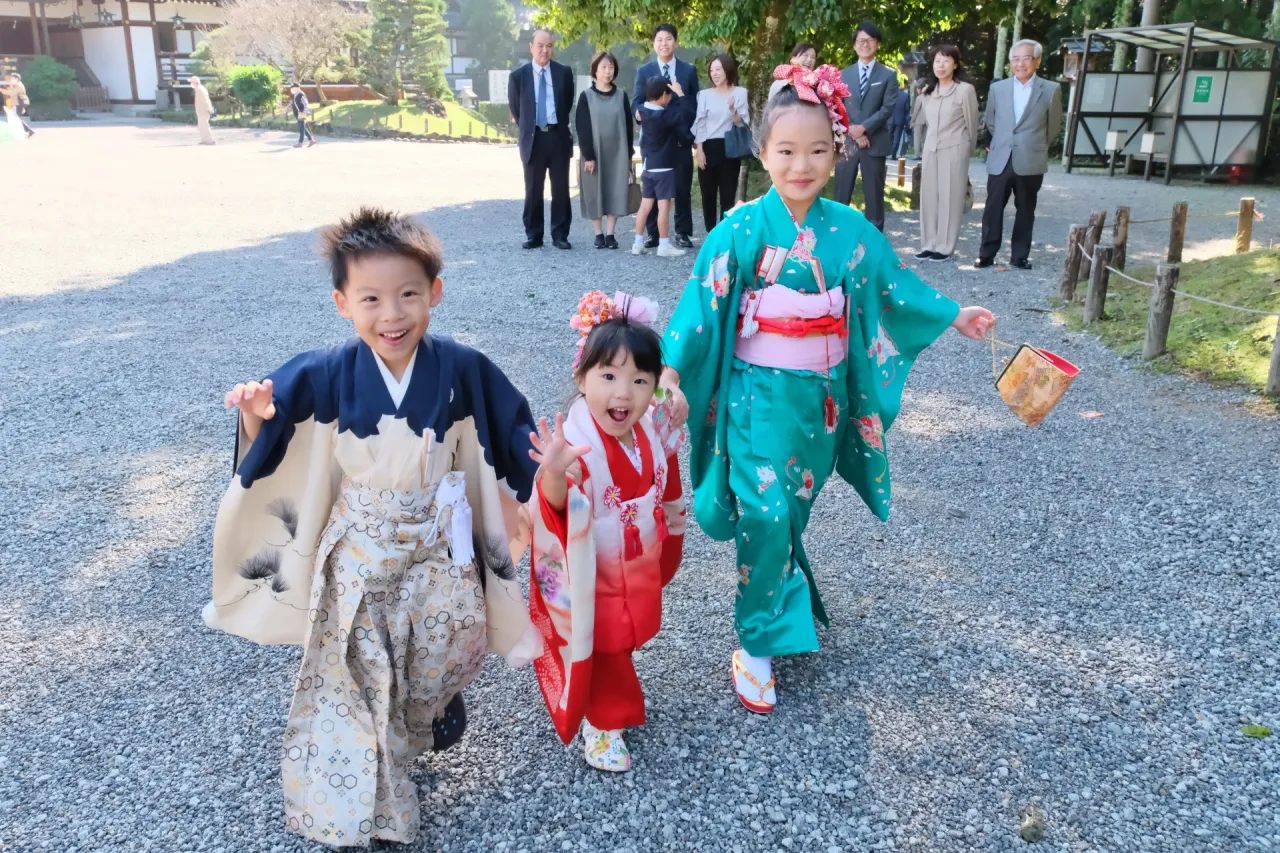 11月の大神神社で七五三|奈良・桜井市の出張撮影と家族写真
