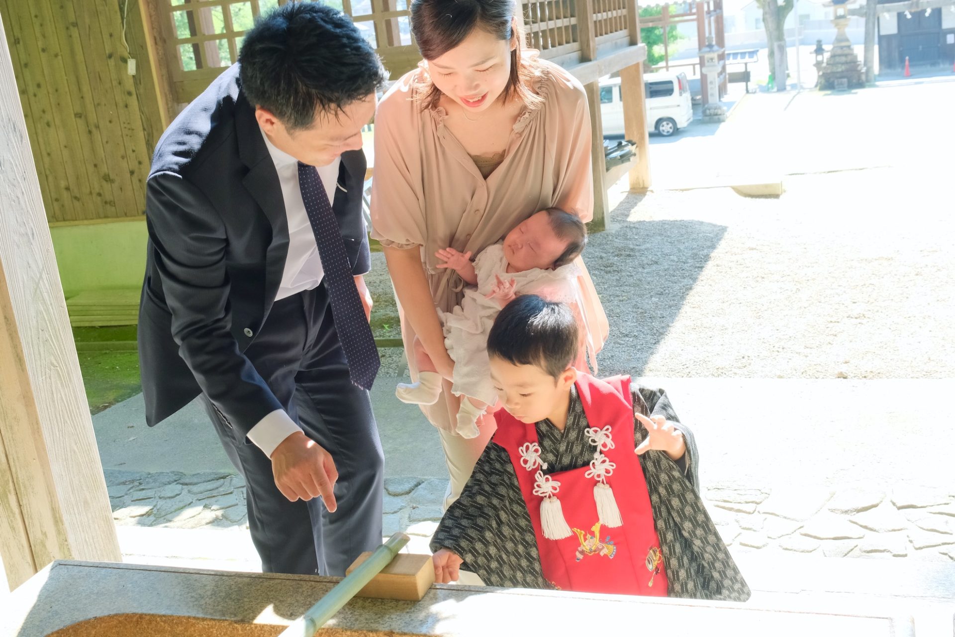 往馬大社でのお宮参りの赤ちゃん