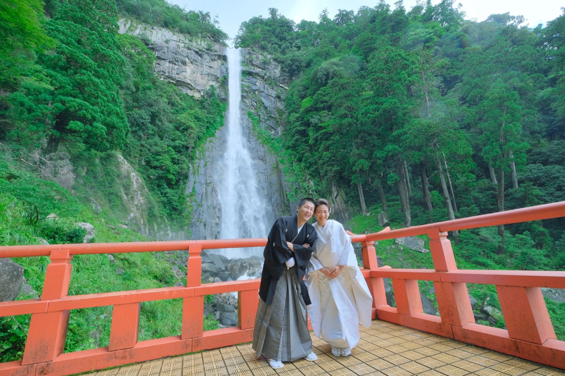 飛瀧神社での和装ロケーションは那智の大滝の水しぶきと共に！