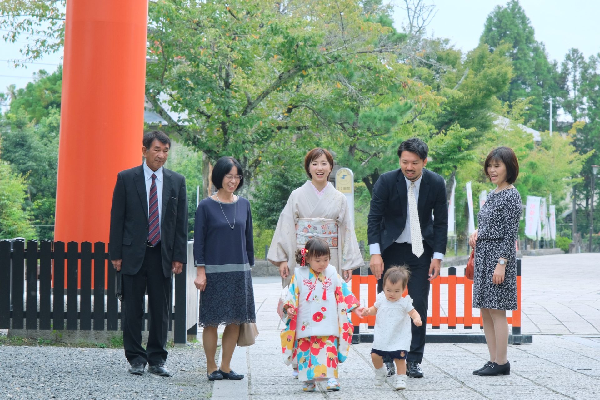 松尾大社で七五三の女の子