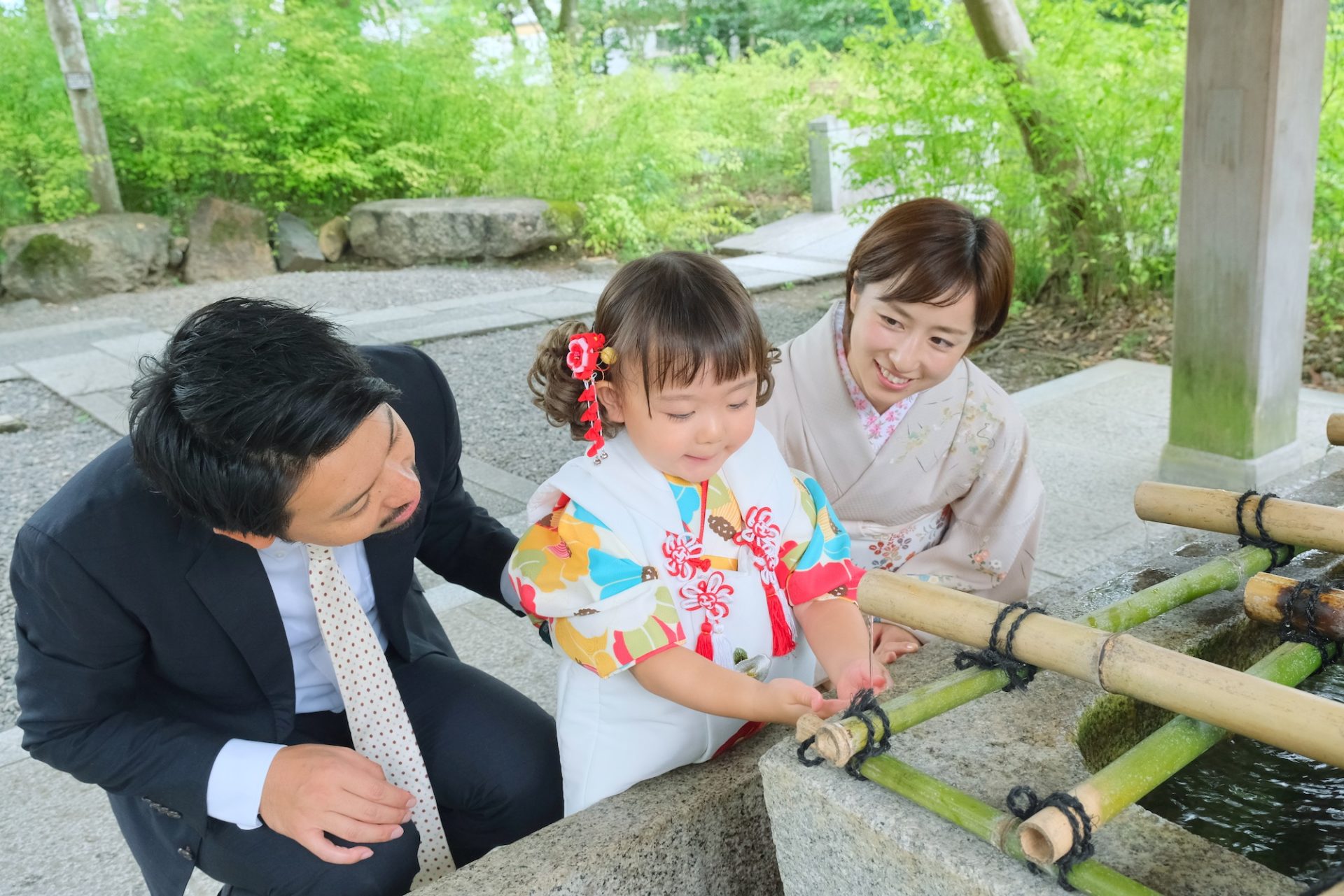 松尾大社で七五三の女の子