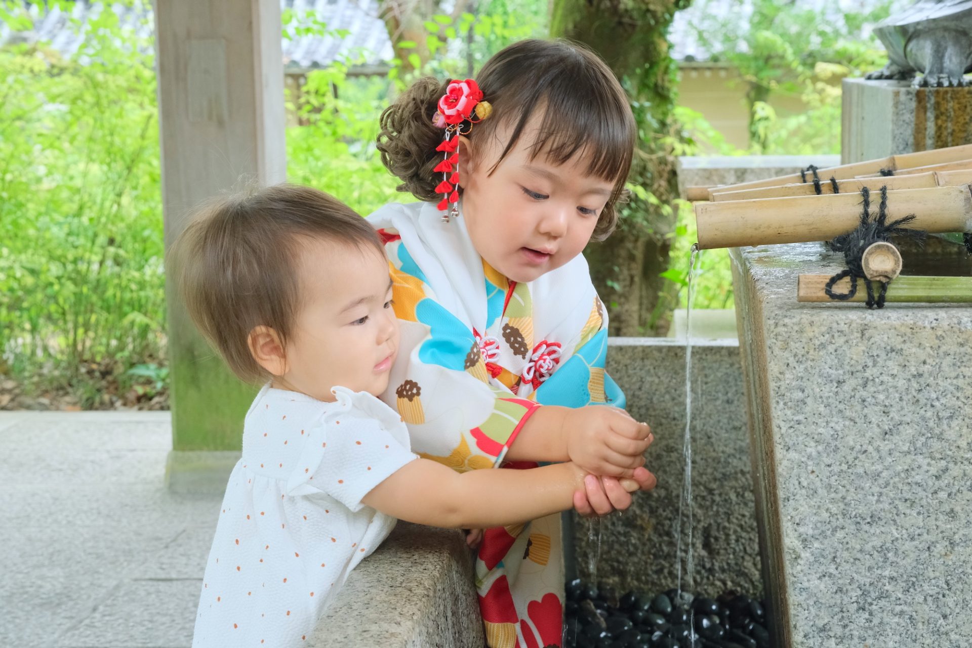 松尾大社で七五三の女の子