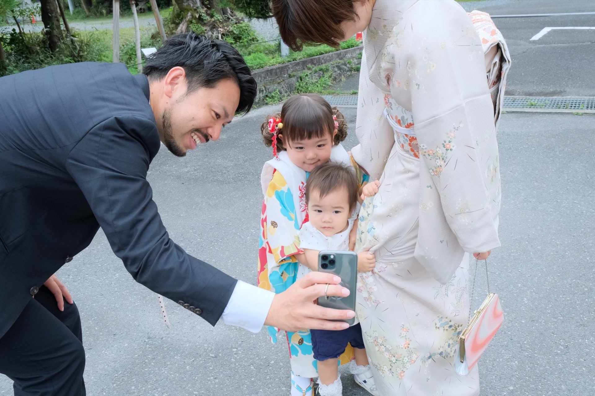 松尾大社で七五三の女の子