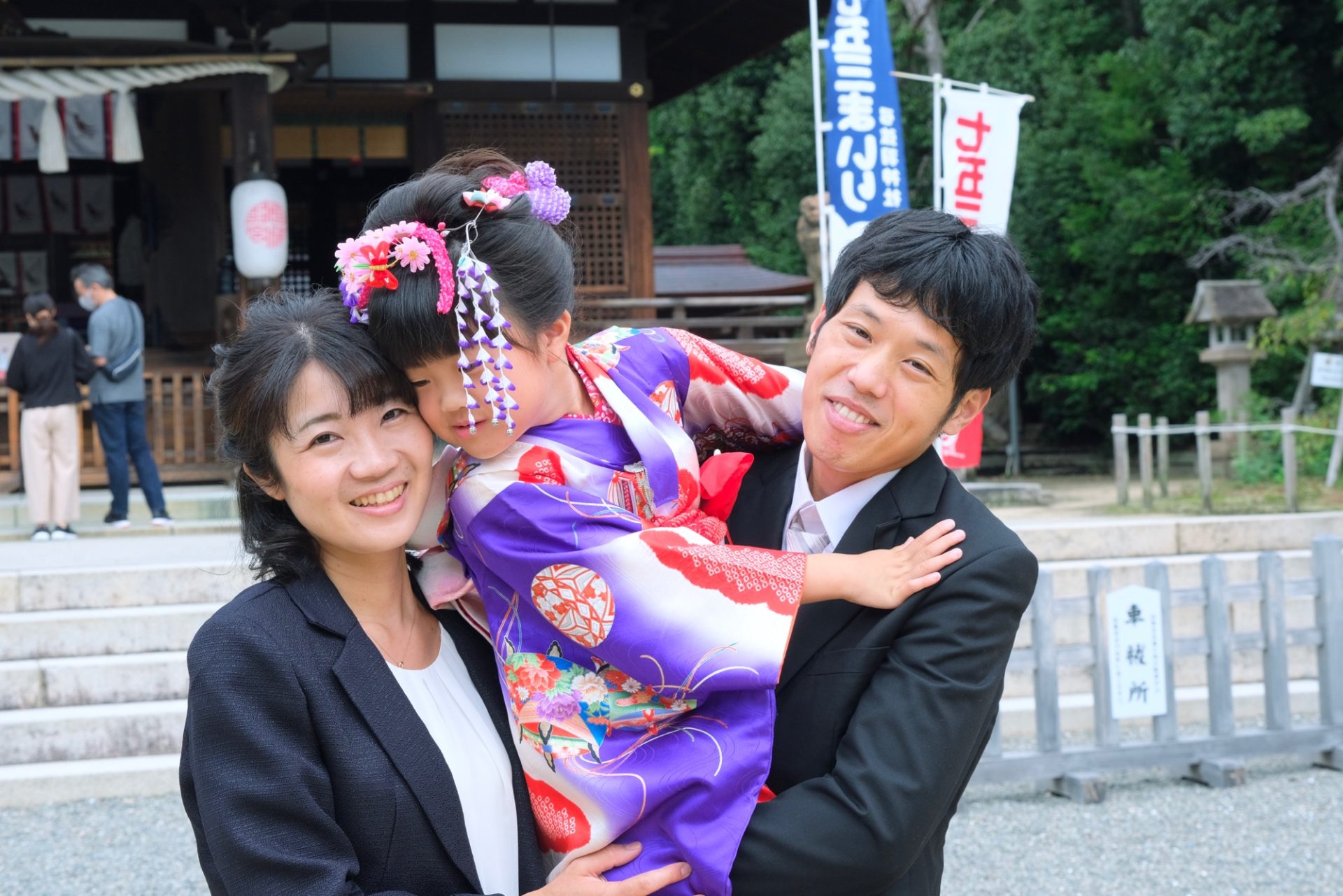 【弓弦羽神社で七五三の家族写真】神戸の弓弦羽神社はサッカーや八咫烏で有名ですが多くの七五三参りの人が来てました！