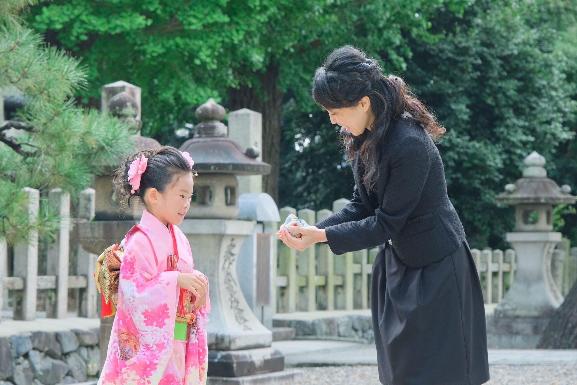 御香宮神社で七五三の女の子の着物