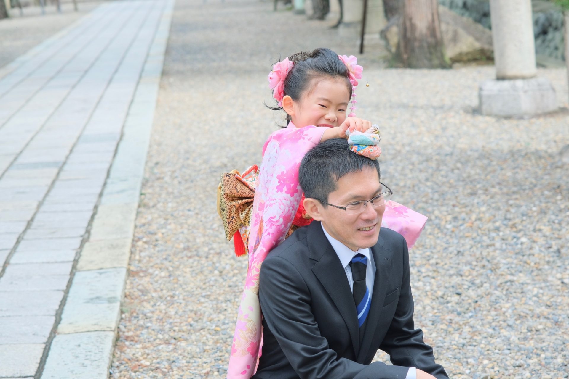 御香宮神社で七五三の女の子の着物