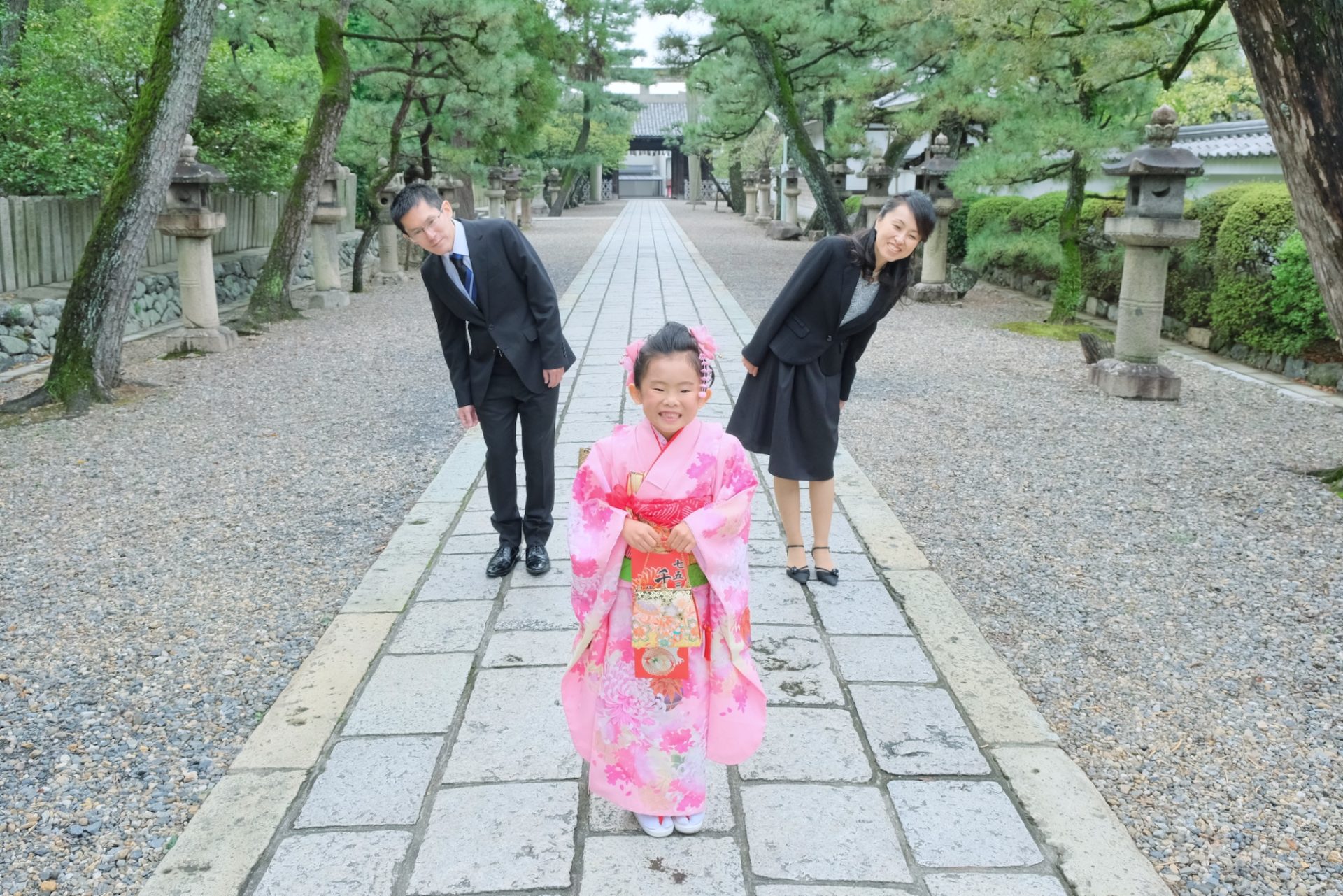 【御香宮神社で七五三】雨で延期になった今日は女の子の着物が映える天気での七五三撮影でした！