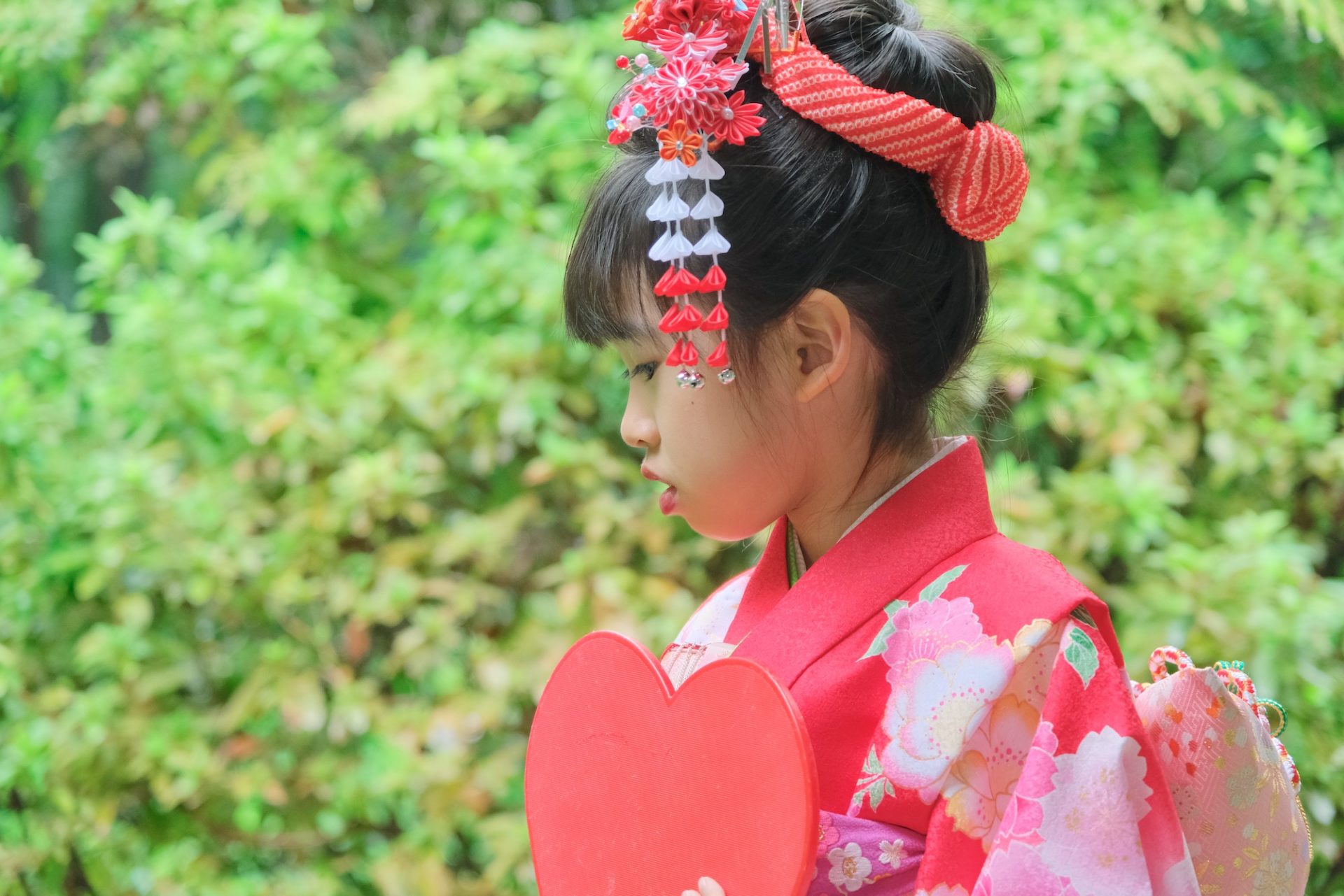 大神神社で七五三参りの女の子