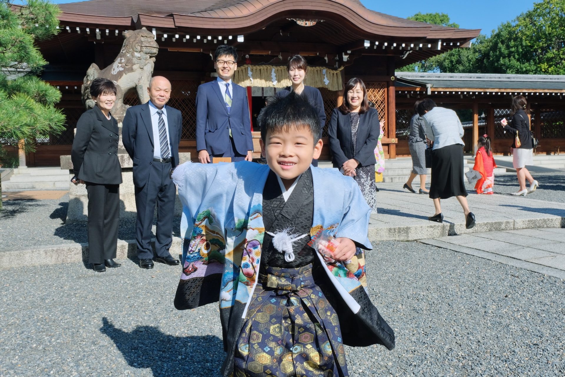 【城南宮で七五三の写真】着物姿で鬼滅の刃のポーズもバッチリ！