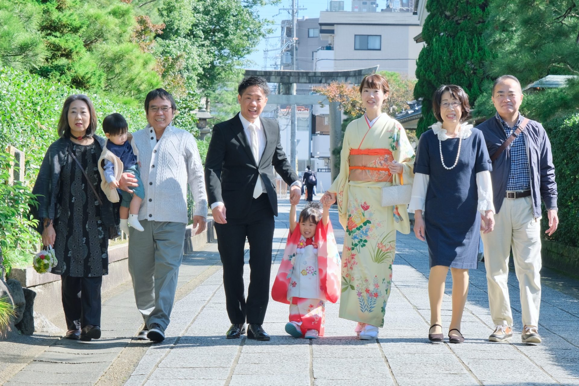 城南宮で七五三の女の子の着物