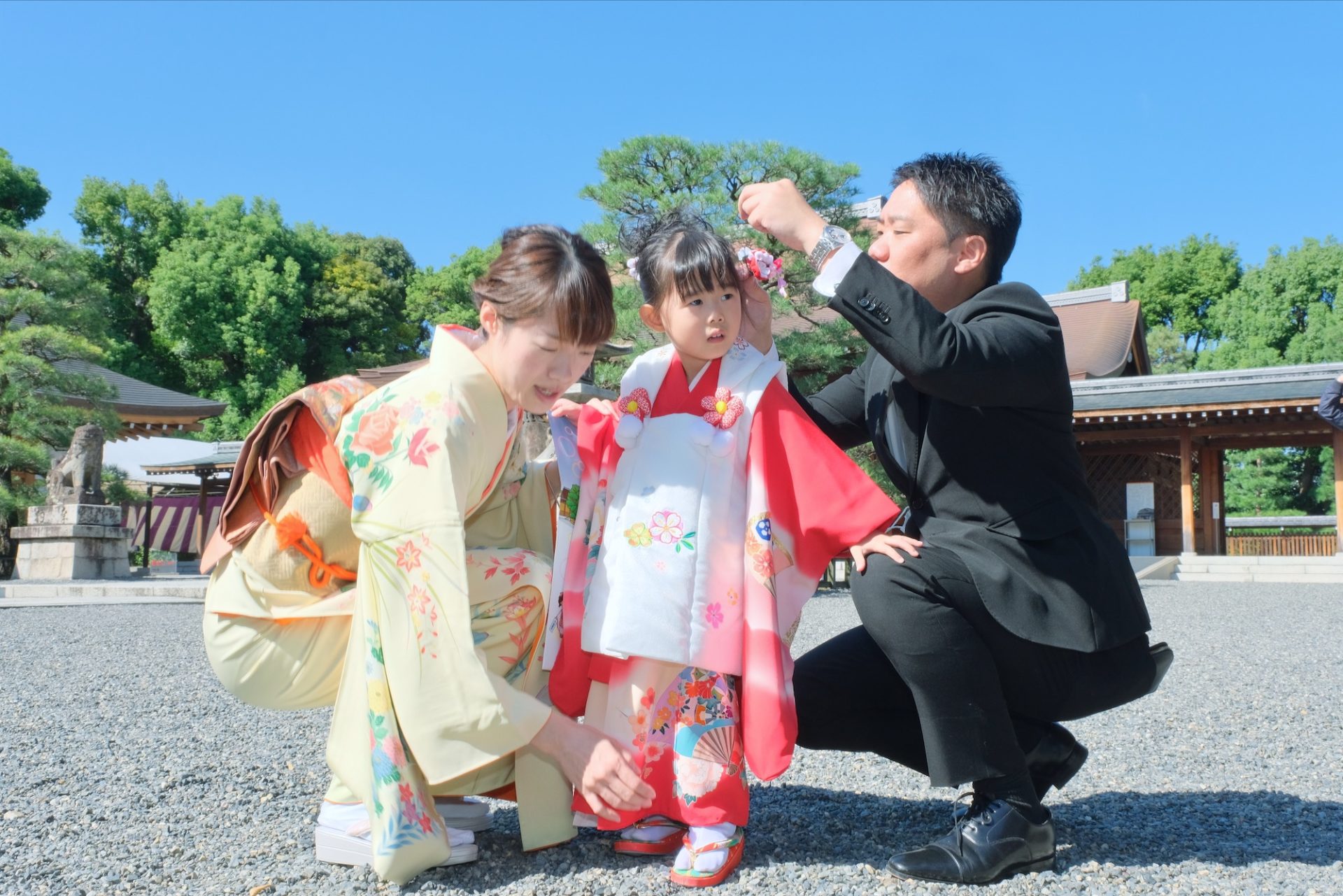 城南宮で七五三の女の子の着物