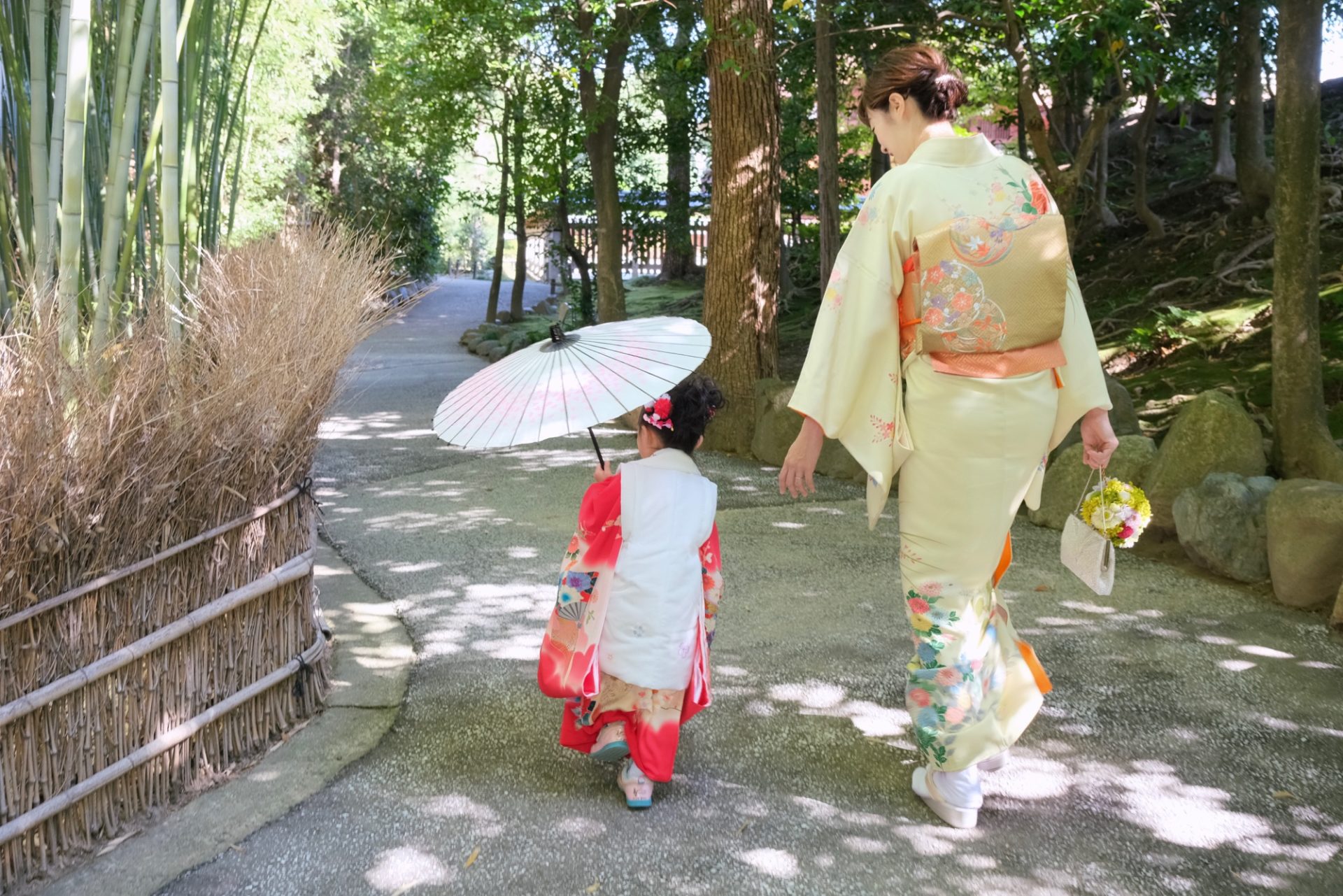 城南宮で七五三の女の子の着物