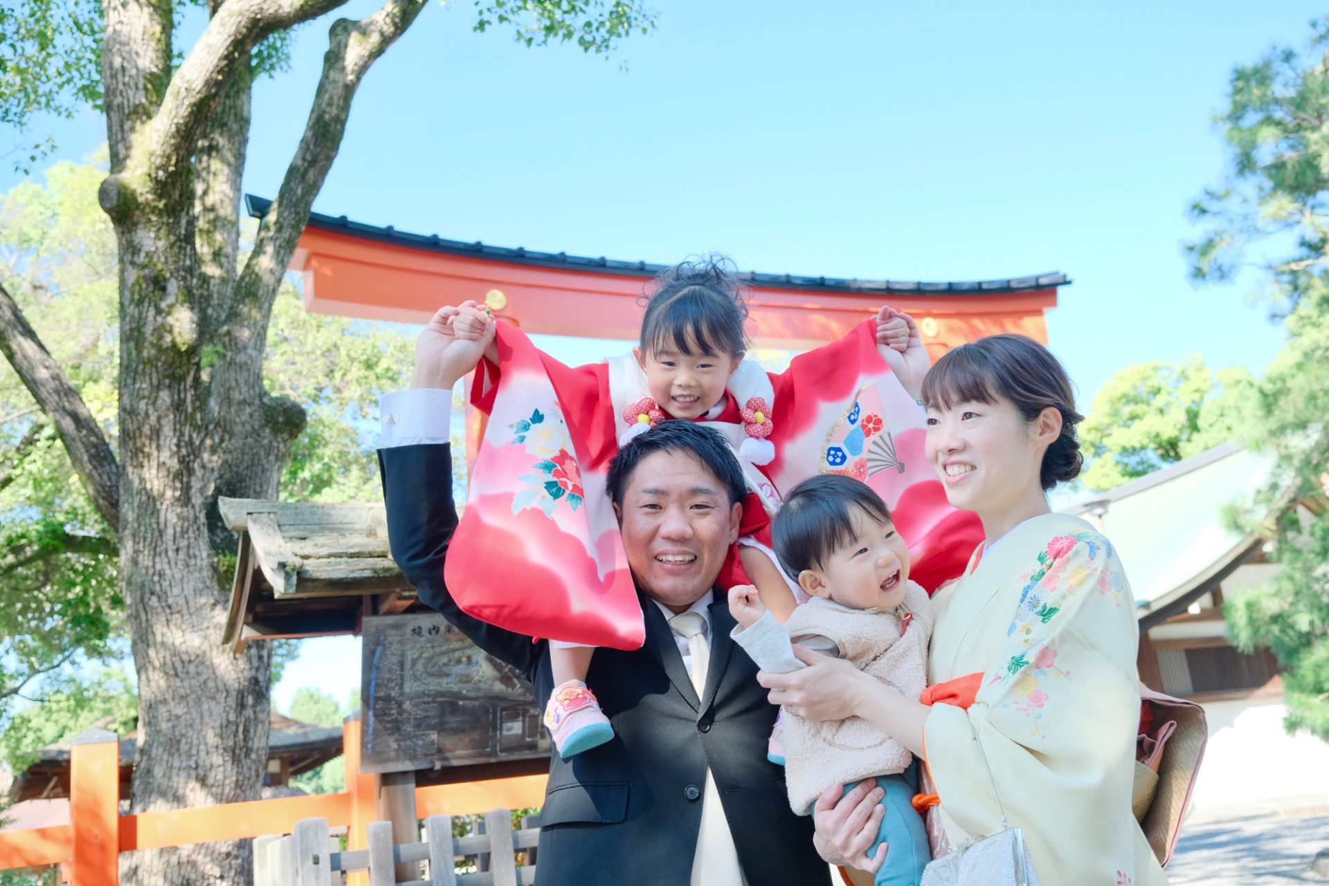 城南宮で七五三の女の子の着物