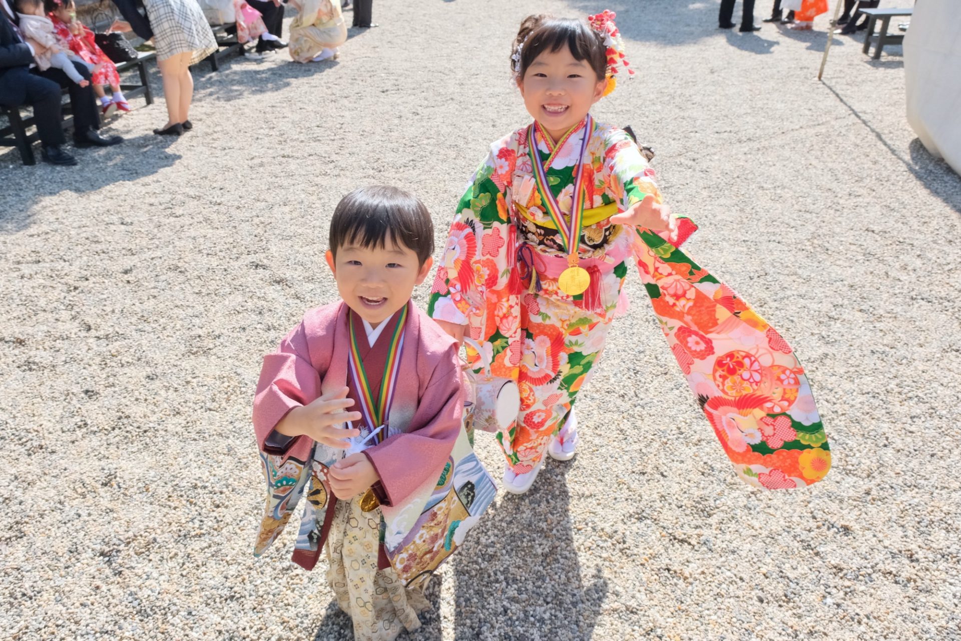 【龍田大社で七五三】たくさんのお参りで賑わった龍田大社はキッズパークみたいでした。