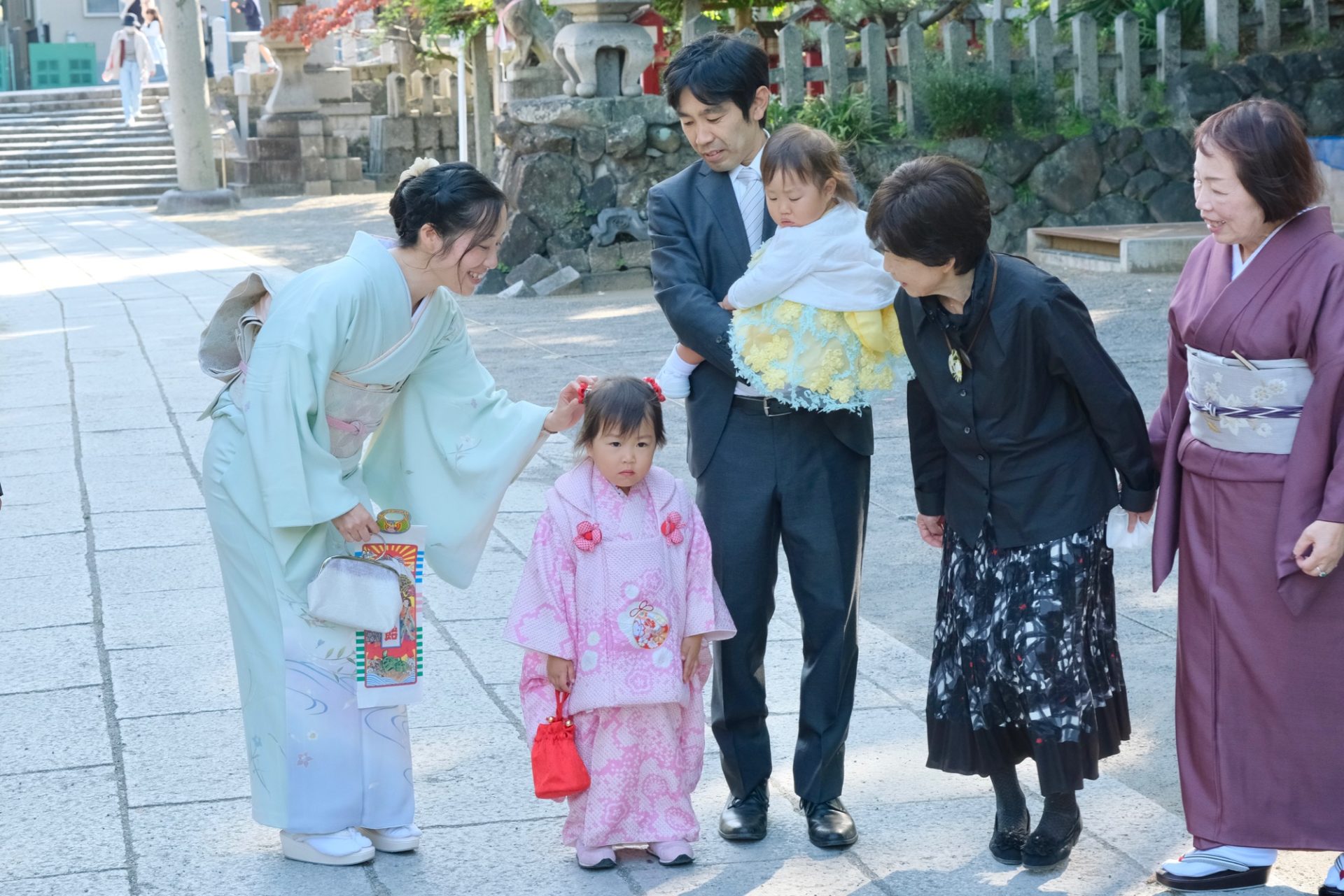 茨木神社で七五三の女の子の着物