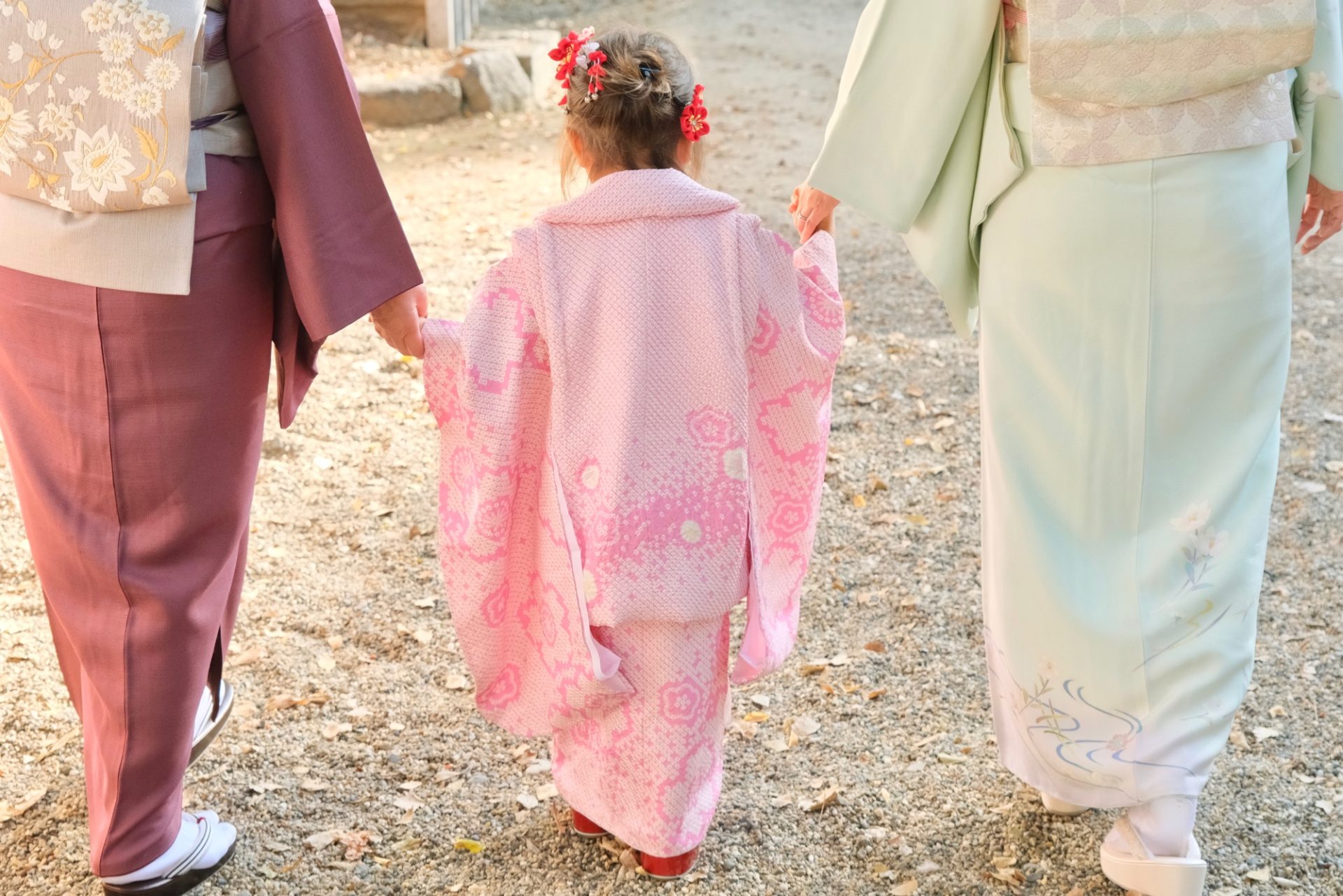 茨木神社で七五三の女の子の着物