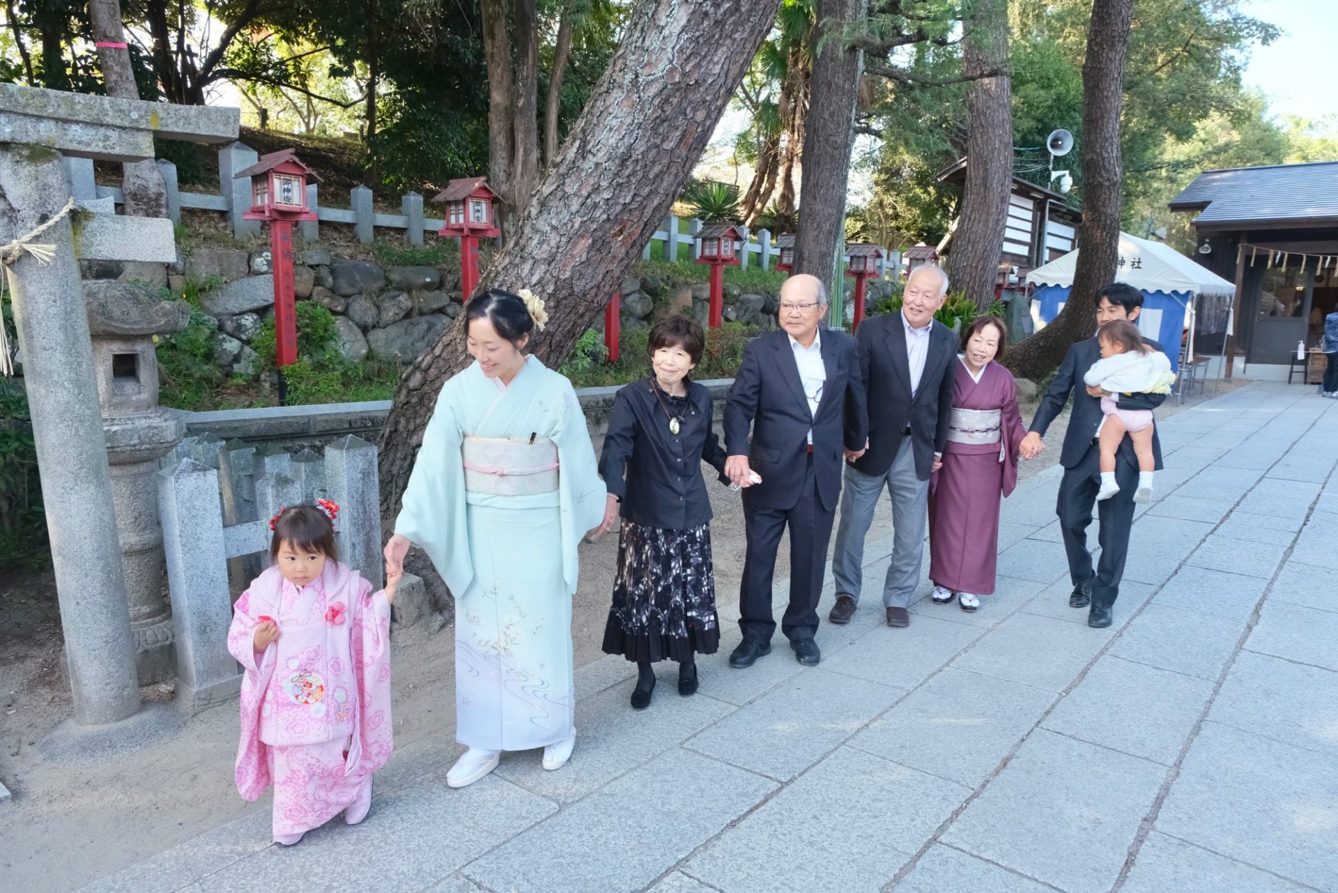 茨木神社で七五三の女の子の着物