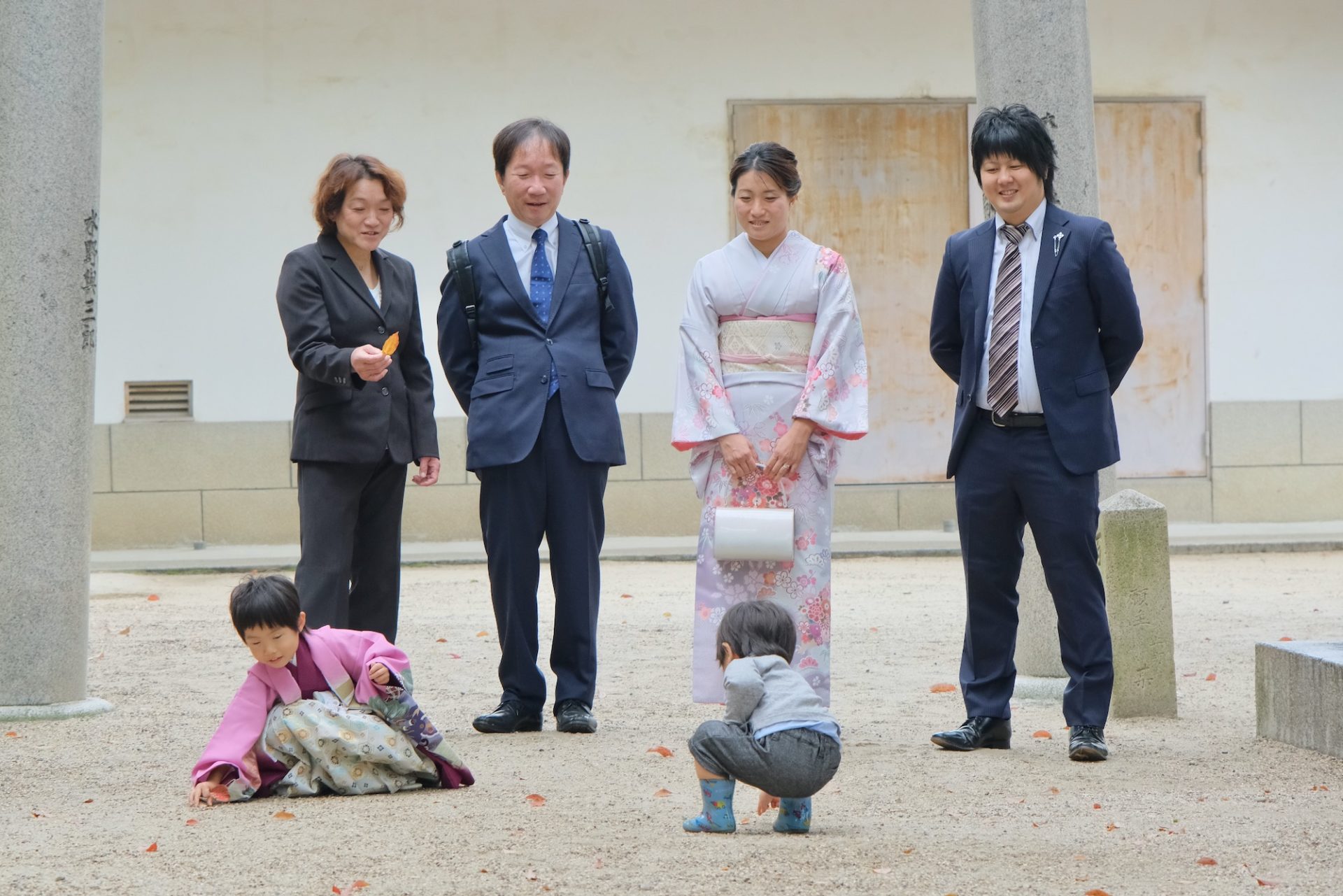 大阪天満宮で七五三の着物の男の子