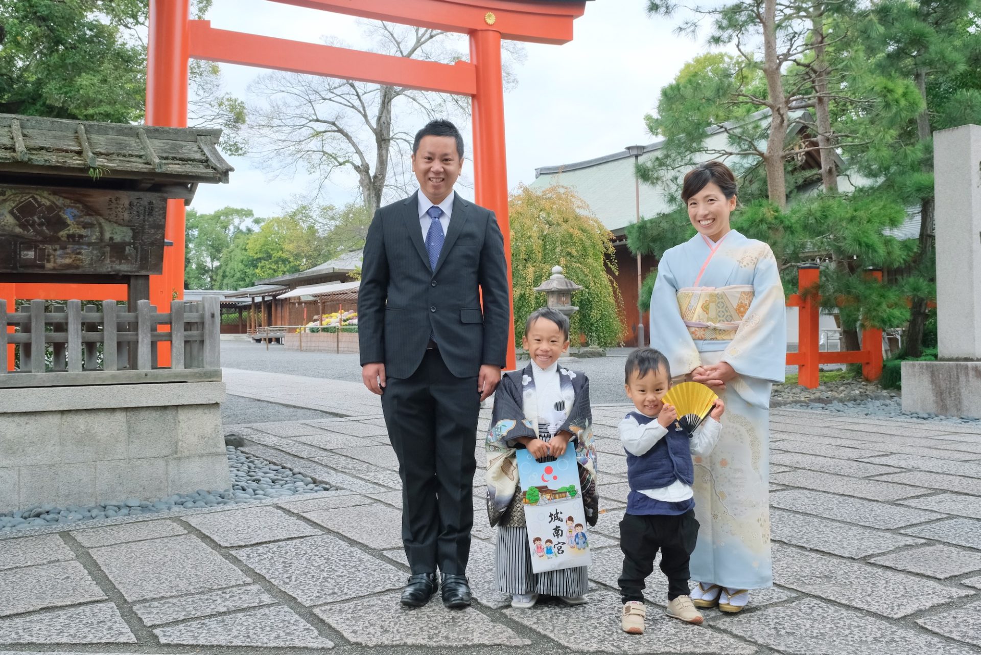 城南宮で七五三の記念写真