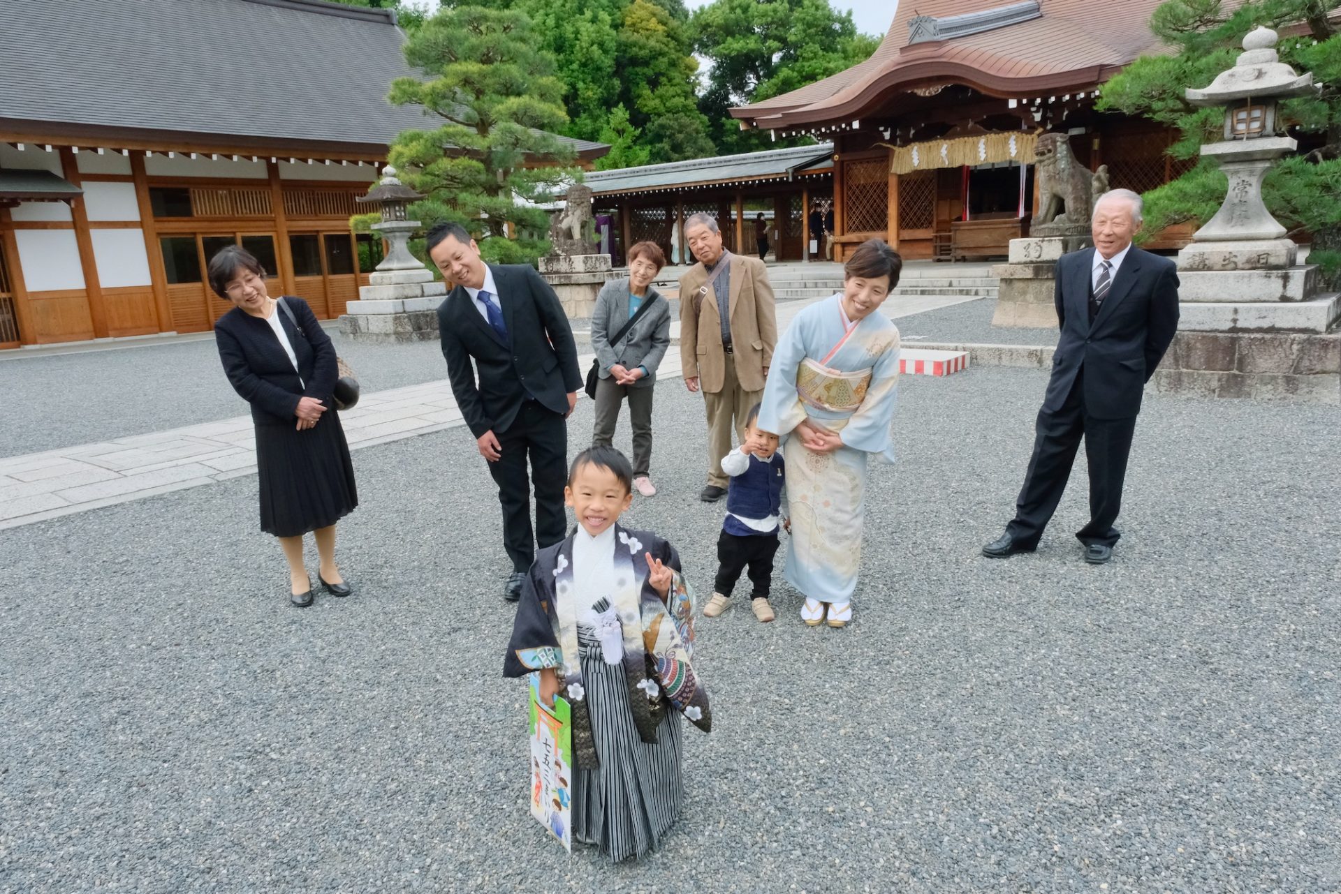 城南宮で七五三の記念写真