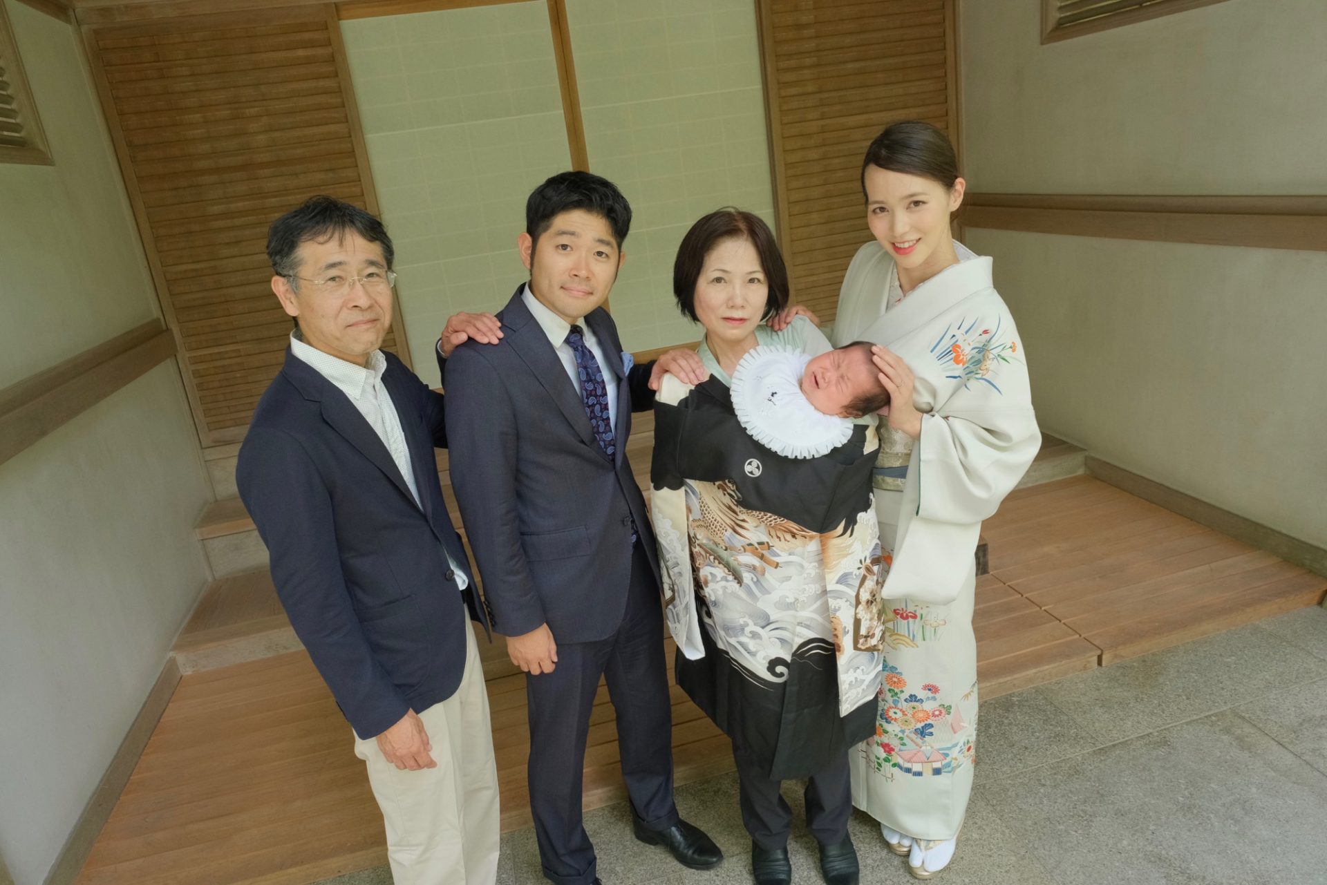 大神神社にお参りするお宮参り写真