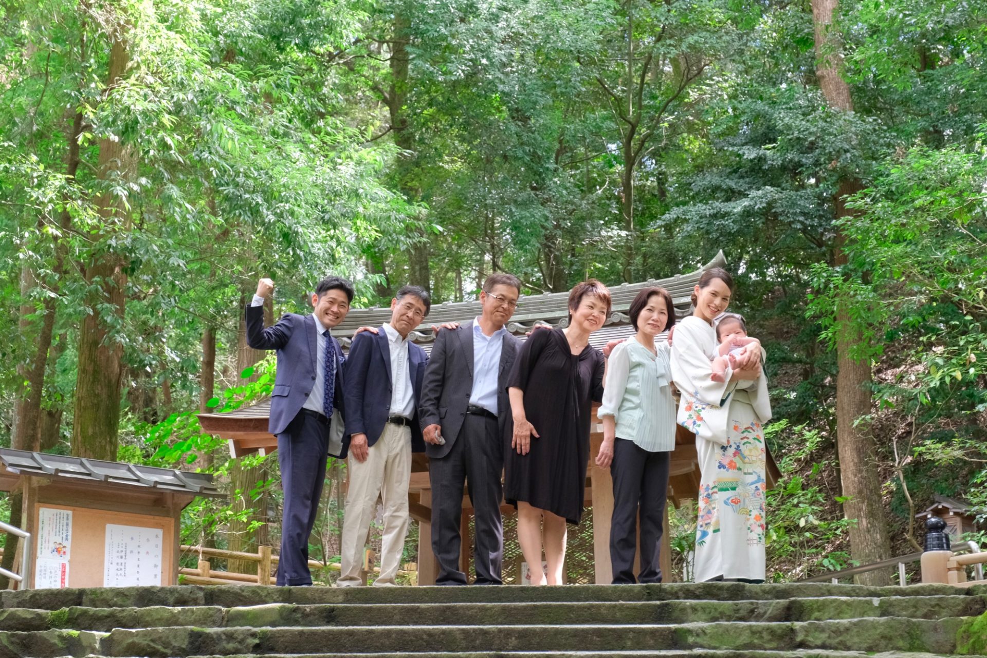 大神神社にお参りするお宮参り写真