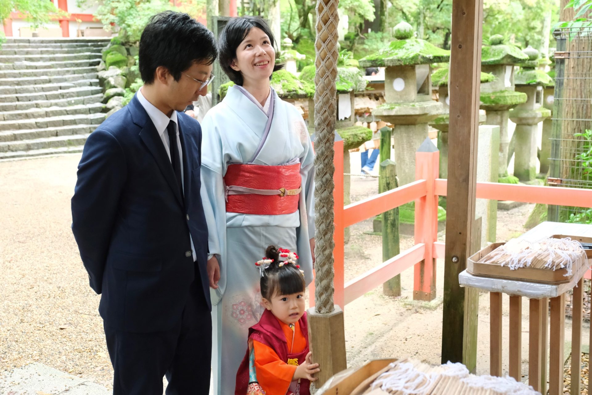 春日大社で七五三の女の子の着物写真