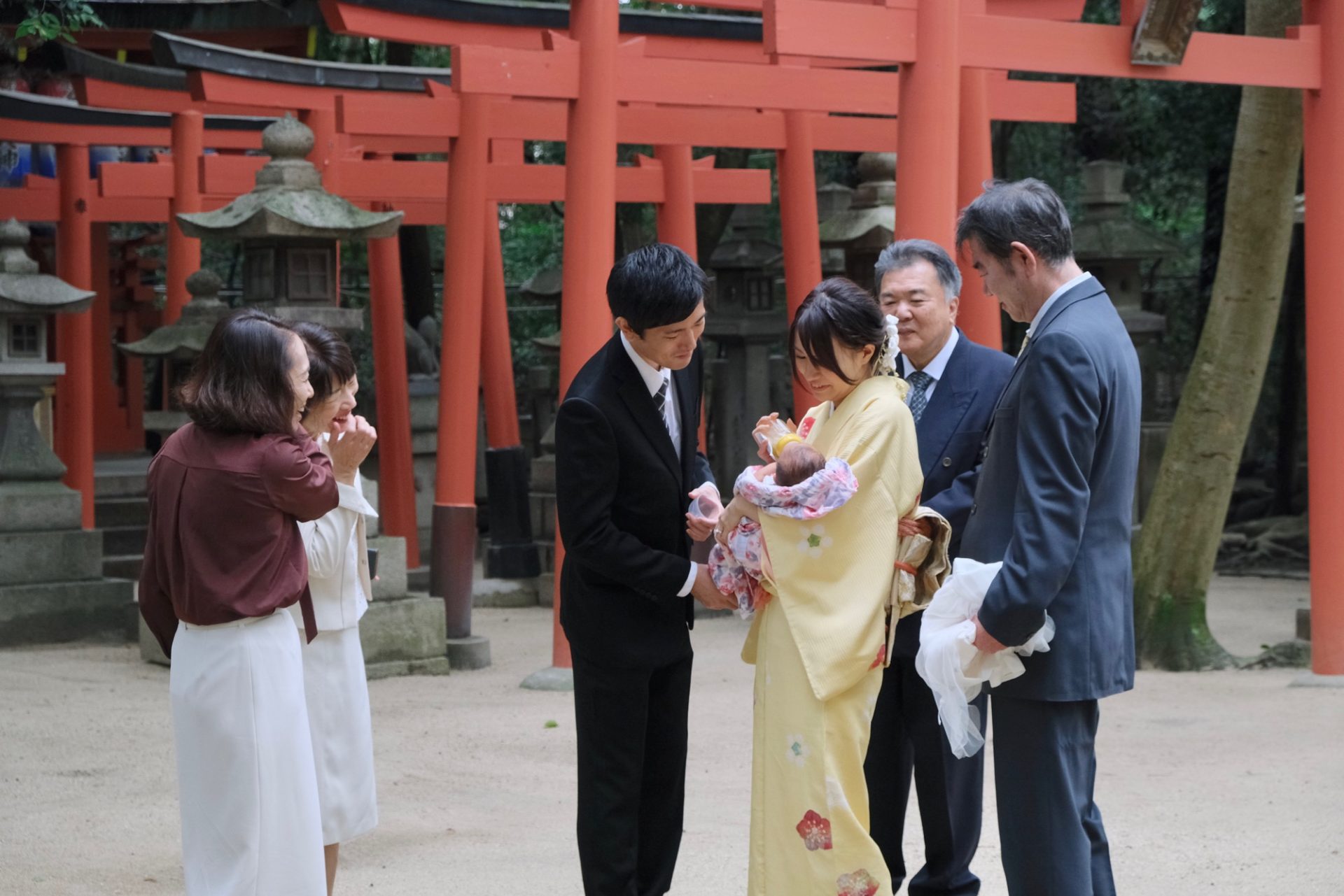 西宮神社でのお宮参りはお神輿と重なって賑やかでした！