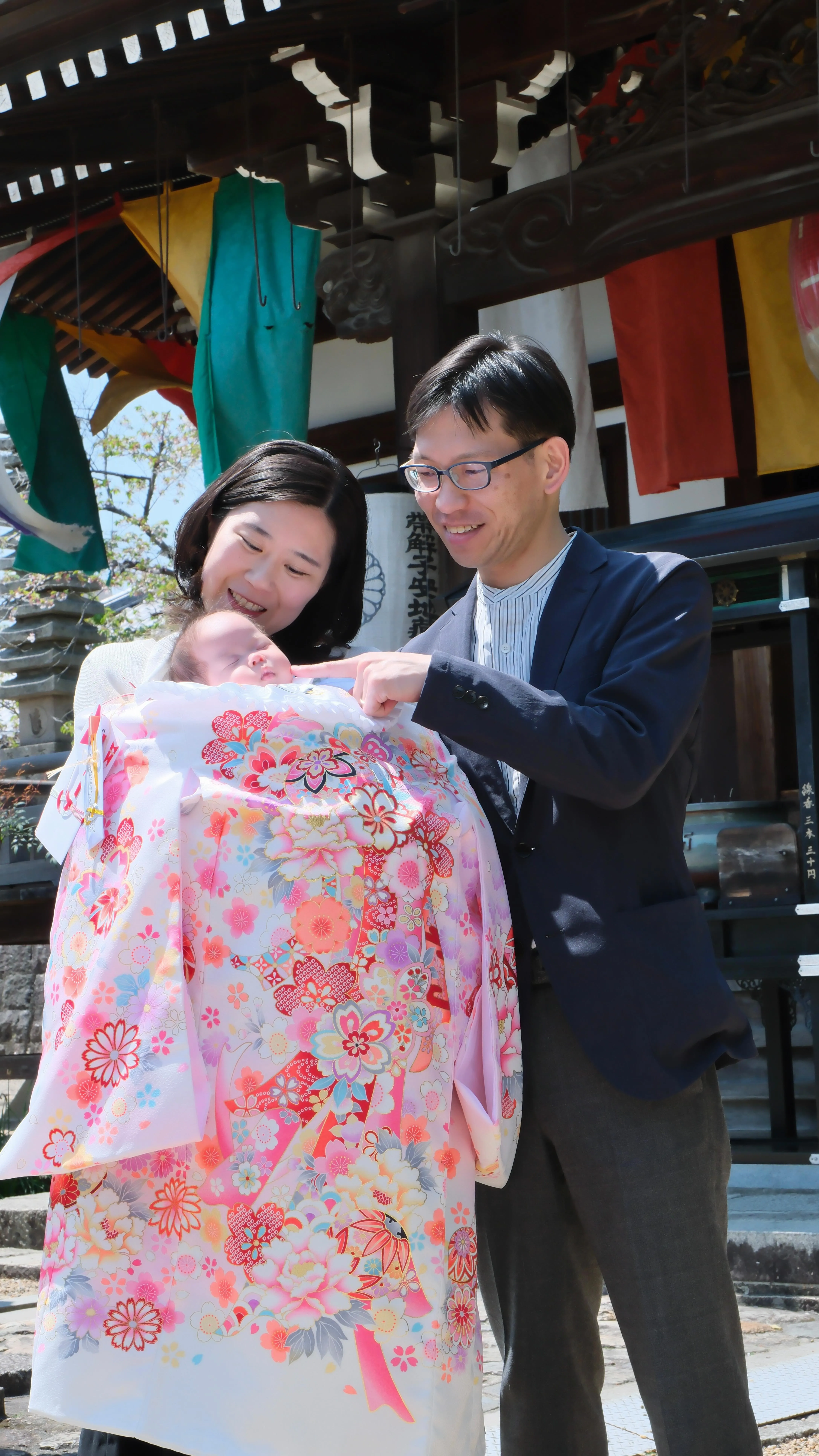 帯解寺のお宮参りは夏日と八重桜と日傘と
