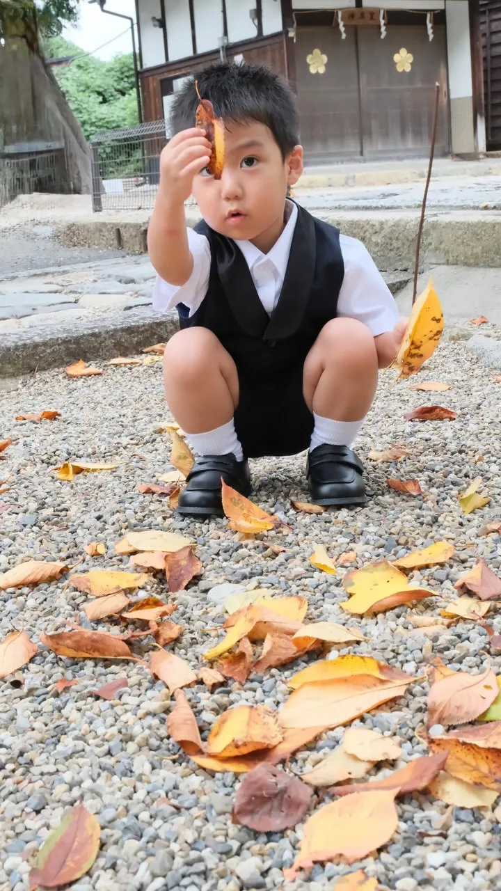 上宮天満宮での七五三は洋服でノリノリ