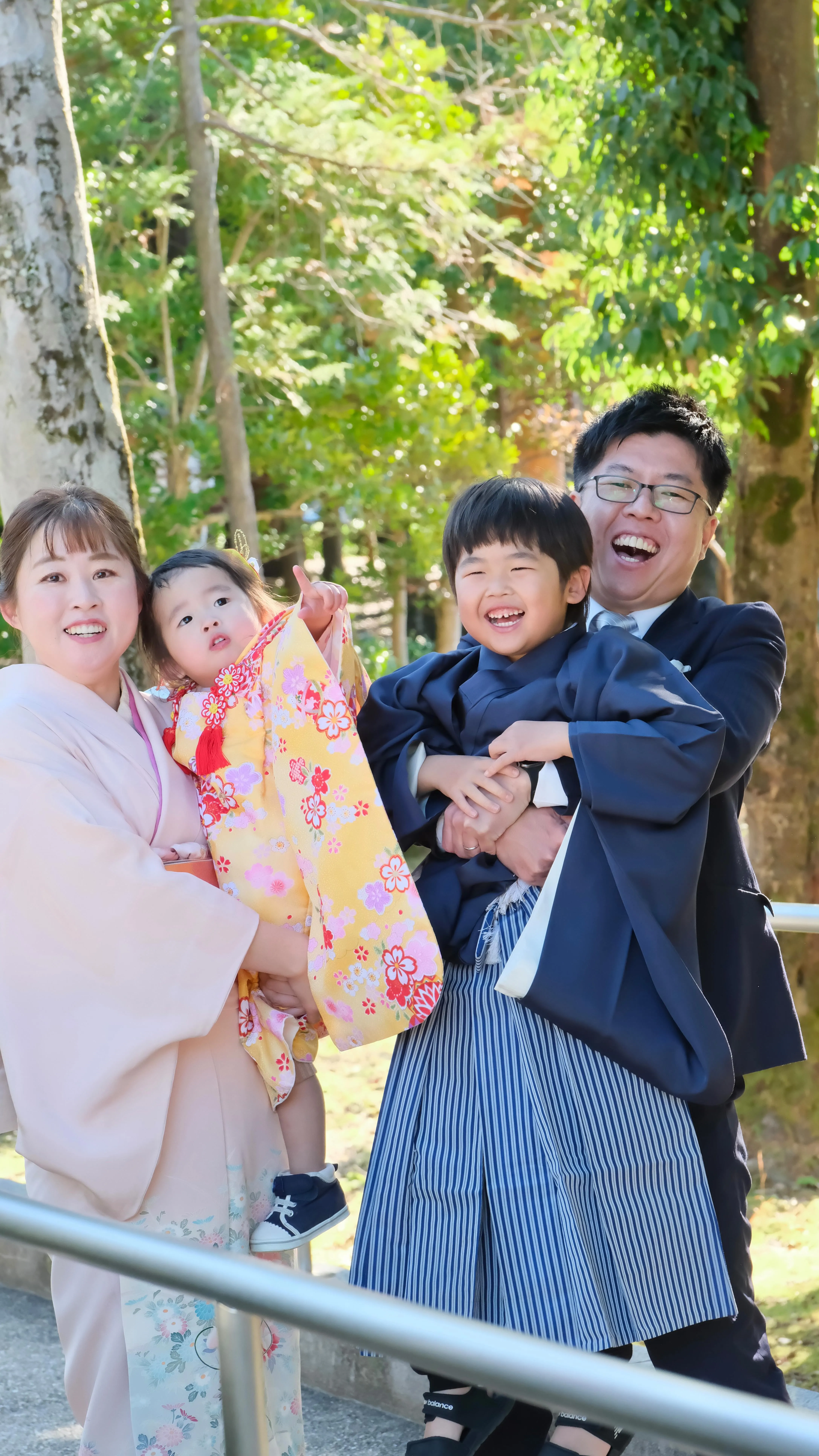 七五三の主役の座を奪う2歳の女の子