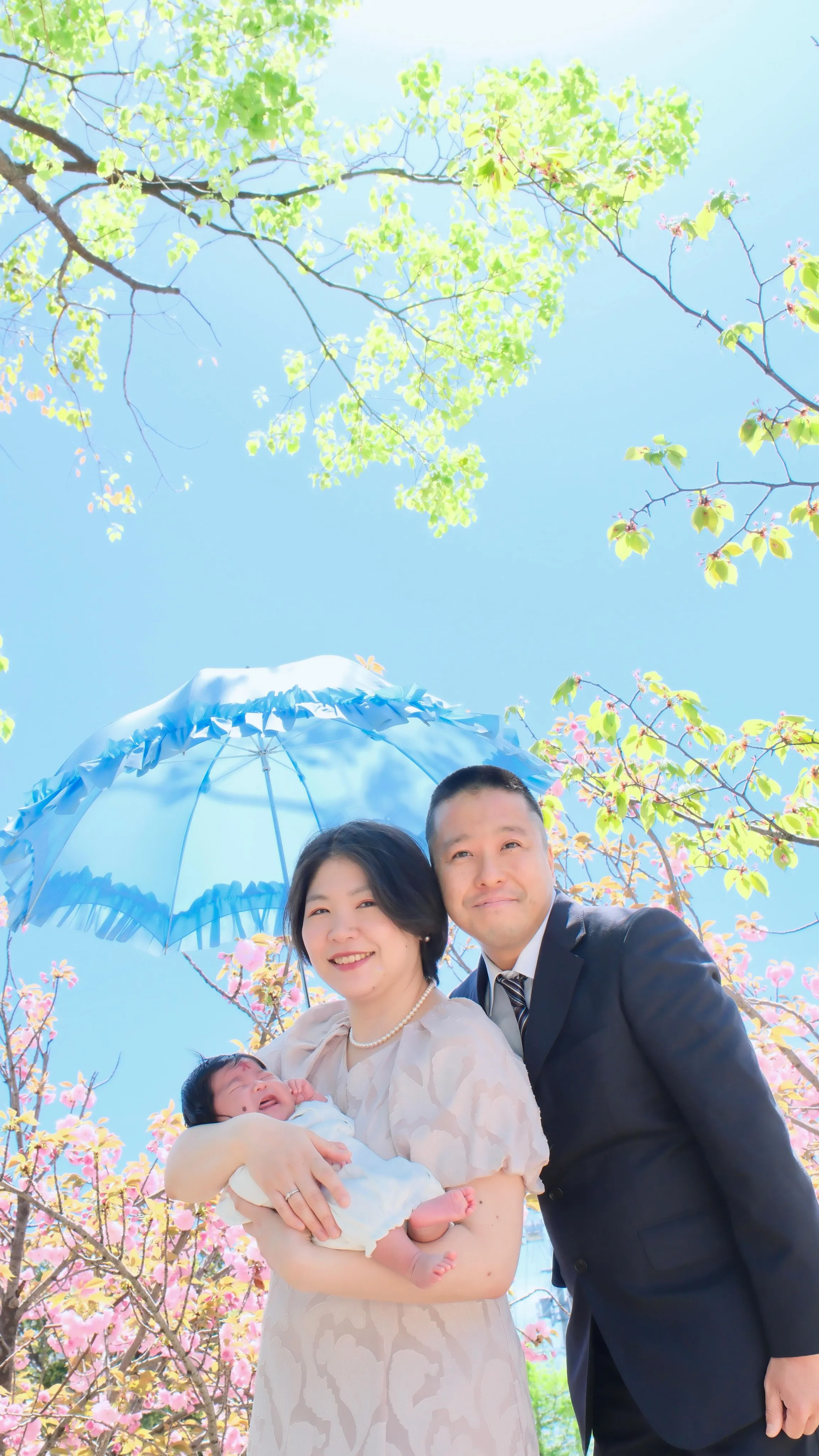 高浜神社のお宮参りはすでに夏の日差しで暑い