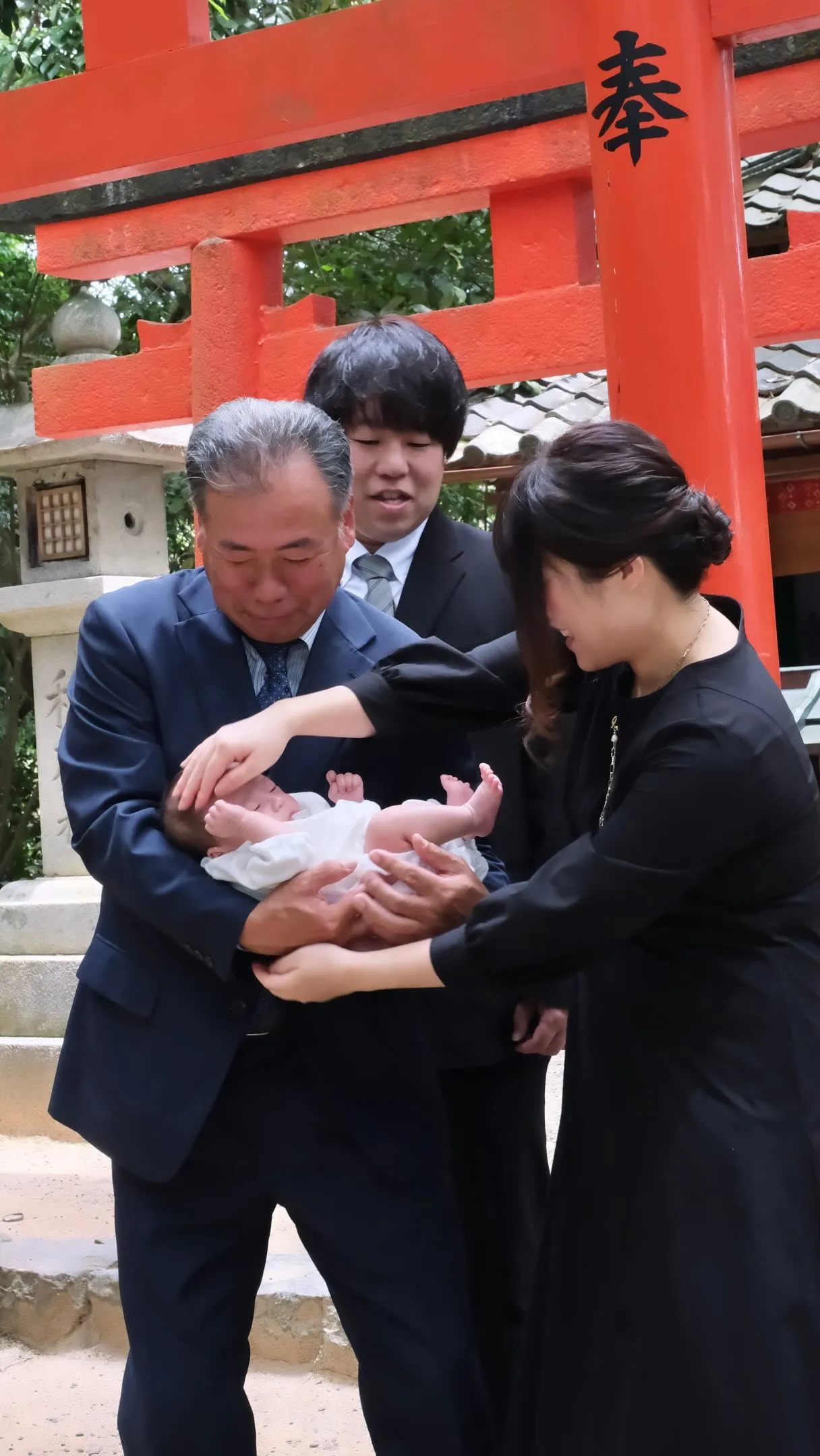 大神神社のお宮参りは新しい日傘で